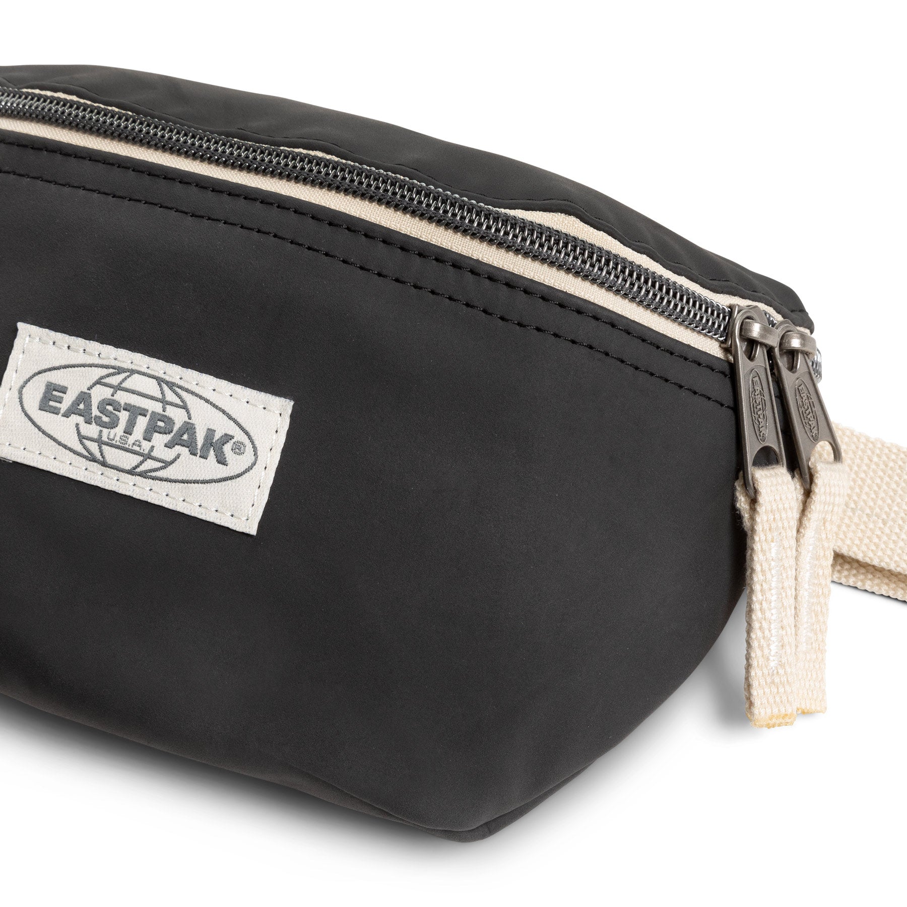 eastpak-springer-sac-banane-upgrained-black-petit-effet-cuir image 5