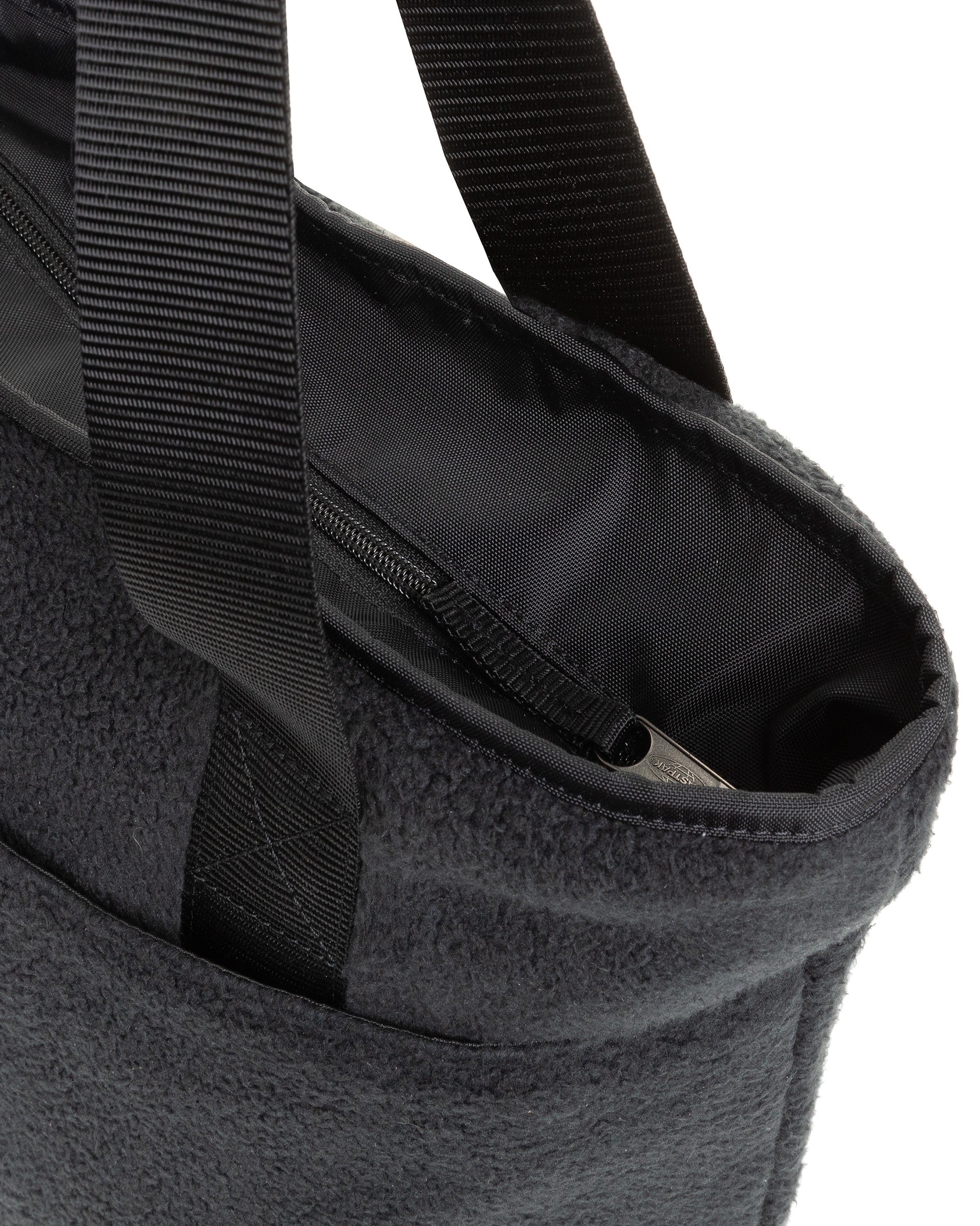 eastpak-shopp-r-tote-cabas-fleec-d-black-moyen-bureau image 4
