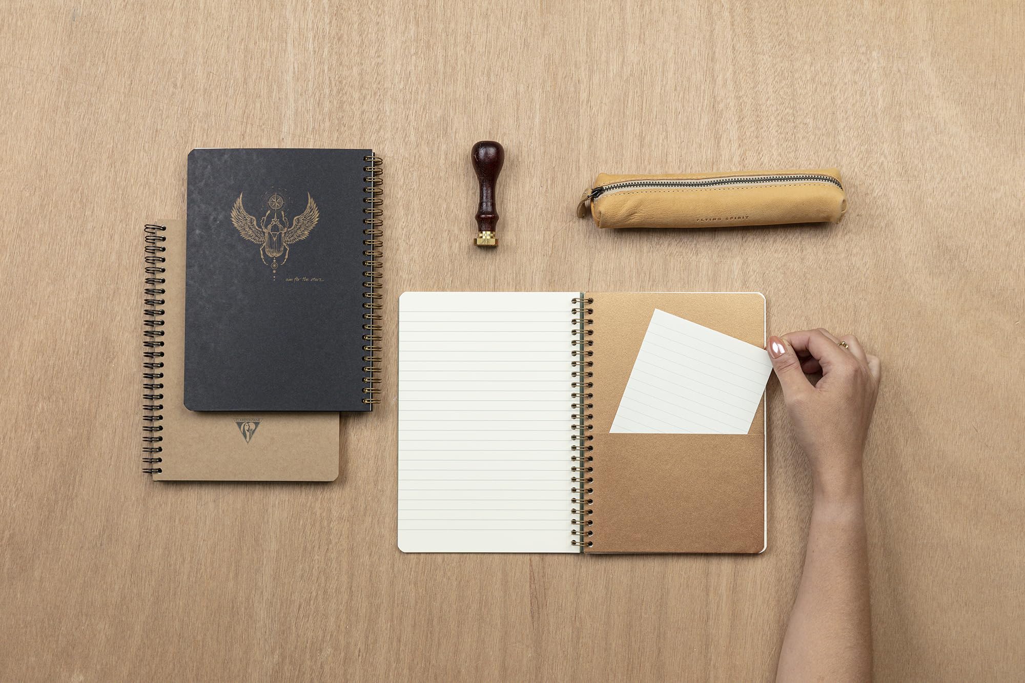 clairefontaine-flying-spirit-carnet-spirale-a5-kraft-brun-lign image 5