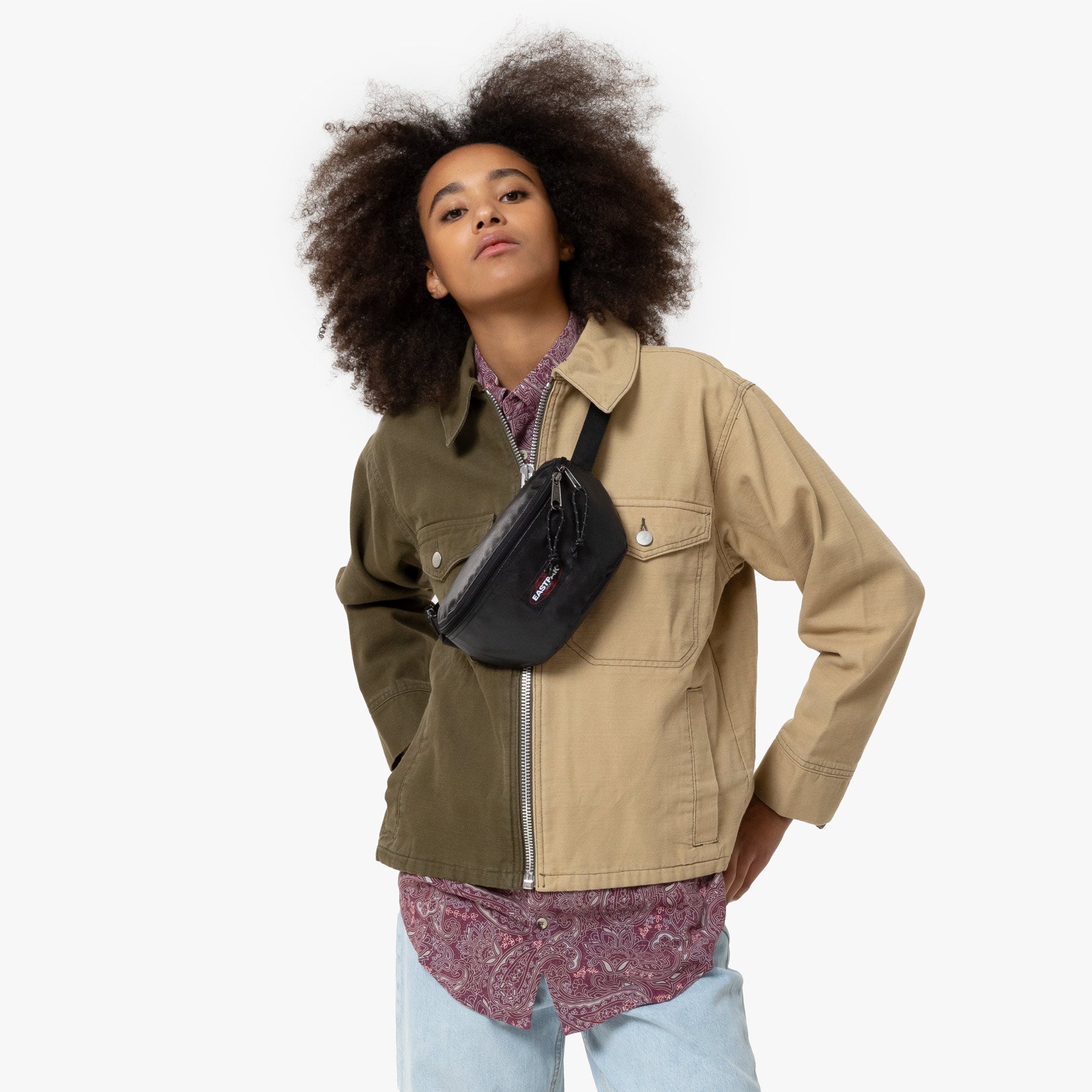 eastpak-springer-sac-banane-glossy-black-petit-noir image 2