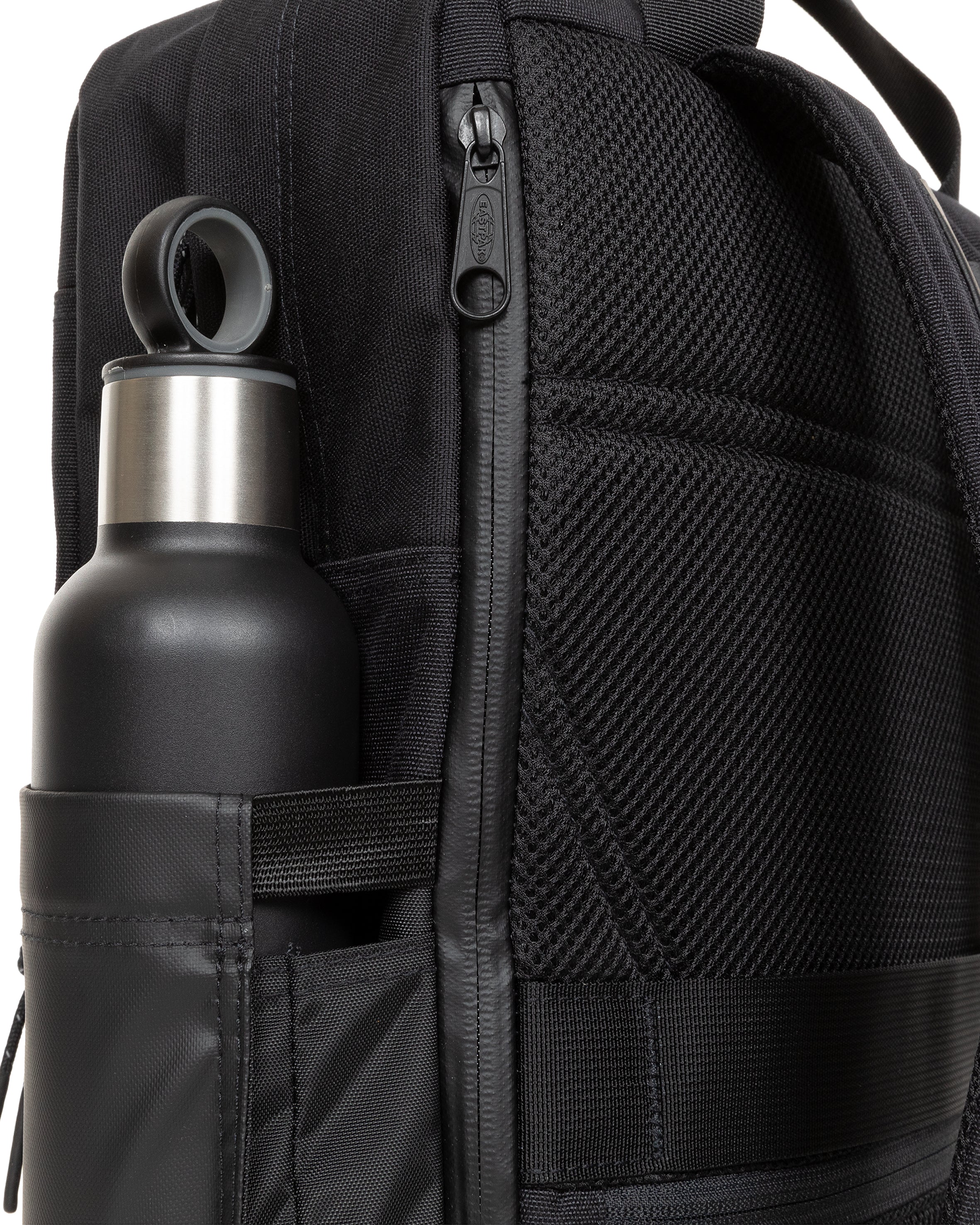 eastpak-icon-totepack-sac-dos-on-black-moyen-14 image 8