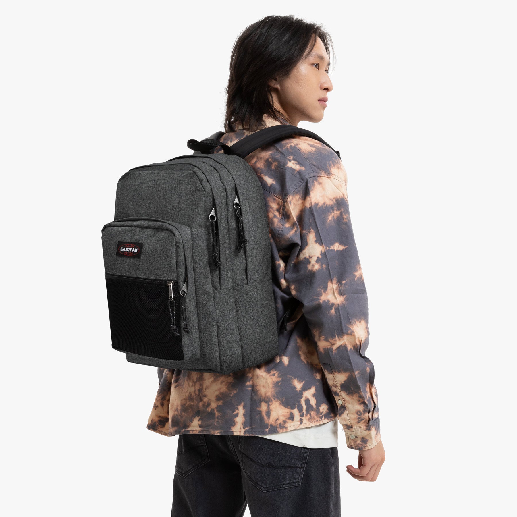 eastpack-pinnacle-sac-dos-black-denim-grand-d-perlant image 5