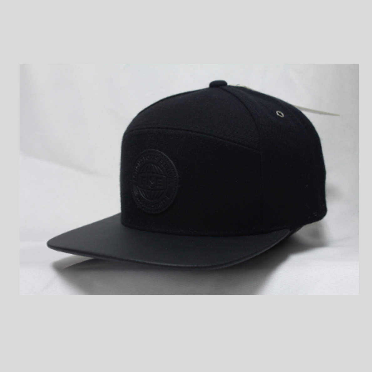 fise-patch-cuir-casquette-noire-patch-cuir image 1