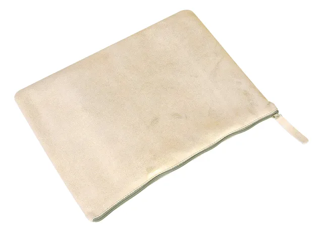 clairefontaine-age-bag-pochette-cuir-agneau-23x32-cm-or image 1