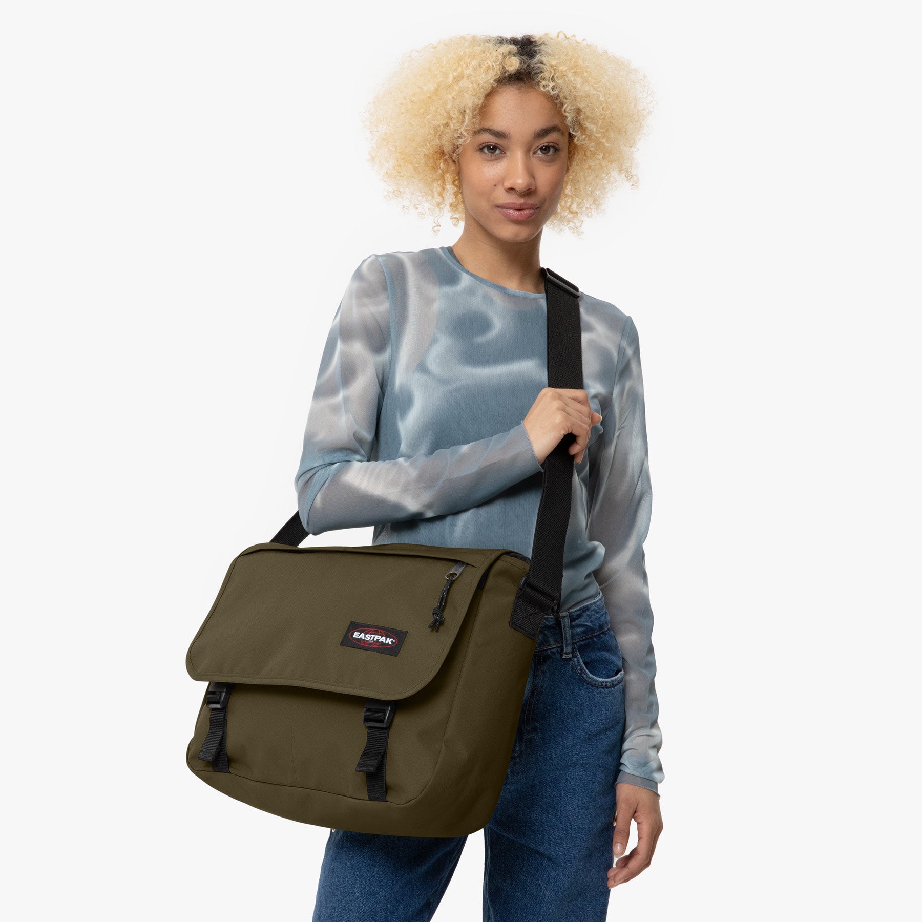 eastpak-delegate-sac-bandouli-re-17-pouces-army-olive-moyen image 2