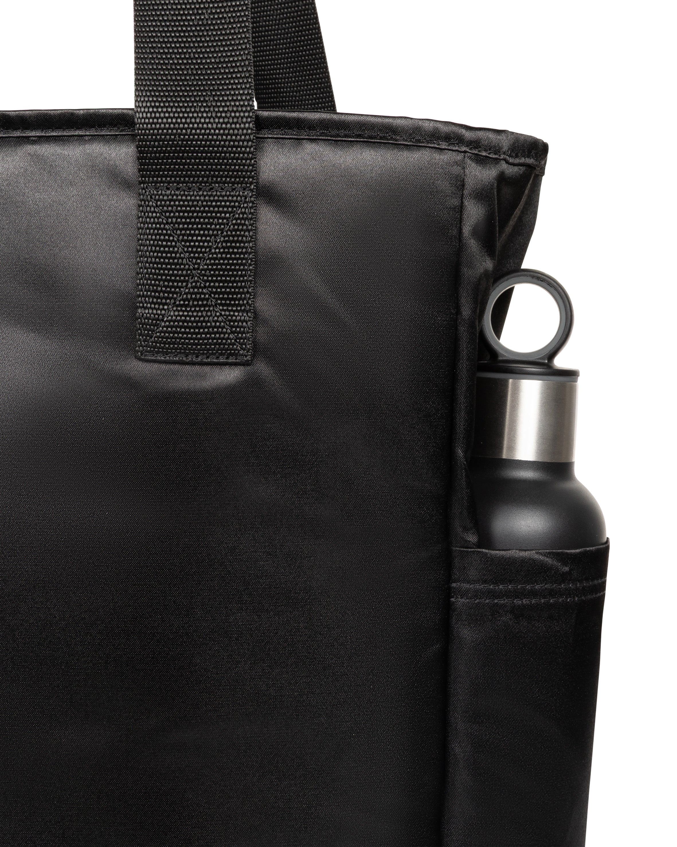 eastpak-tote-sac-paule-satinfied-black-porte-bouteille-d-perlant image 5