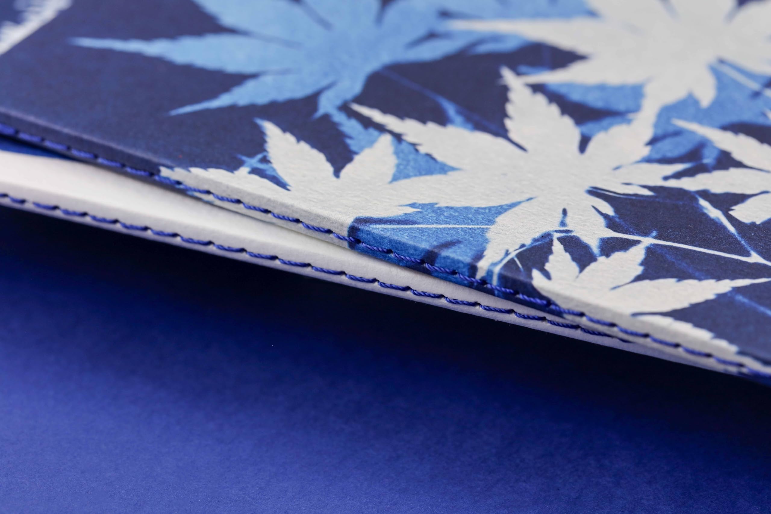 clairefontaine-cyanotype-carnet-cousu-a6-lign-floral-64-pages image 6