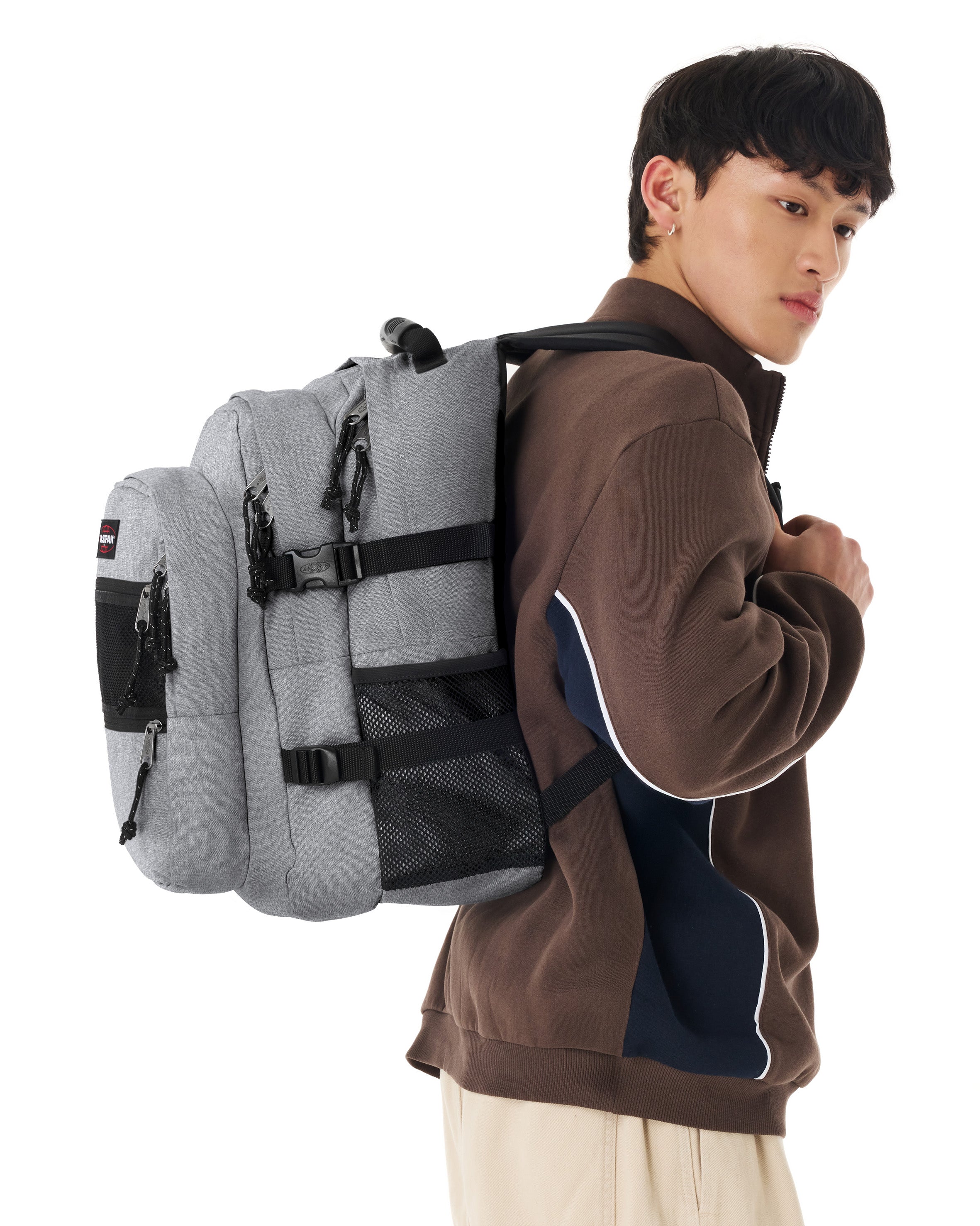 eastpak-suplyer-sac-dos-gris-sunday-grey-grand-16-pouces image 5
