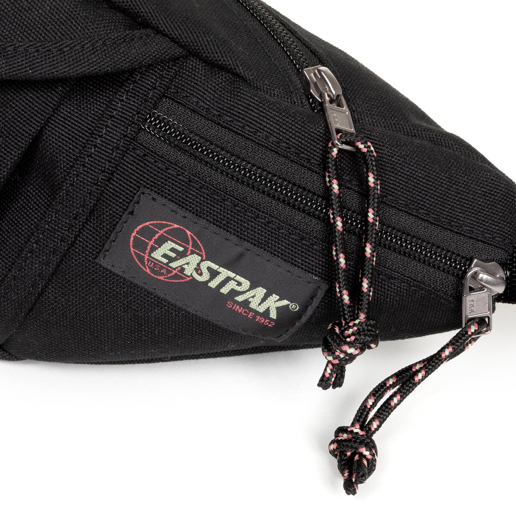 eastpak-way-hot-sac-banane-vintage-black-d-perlant image 4