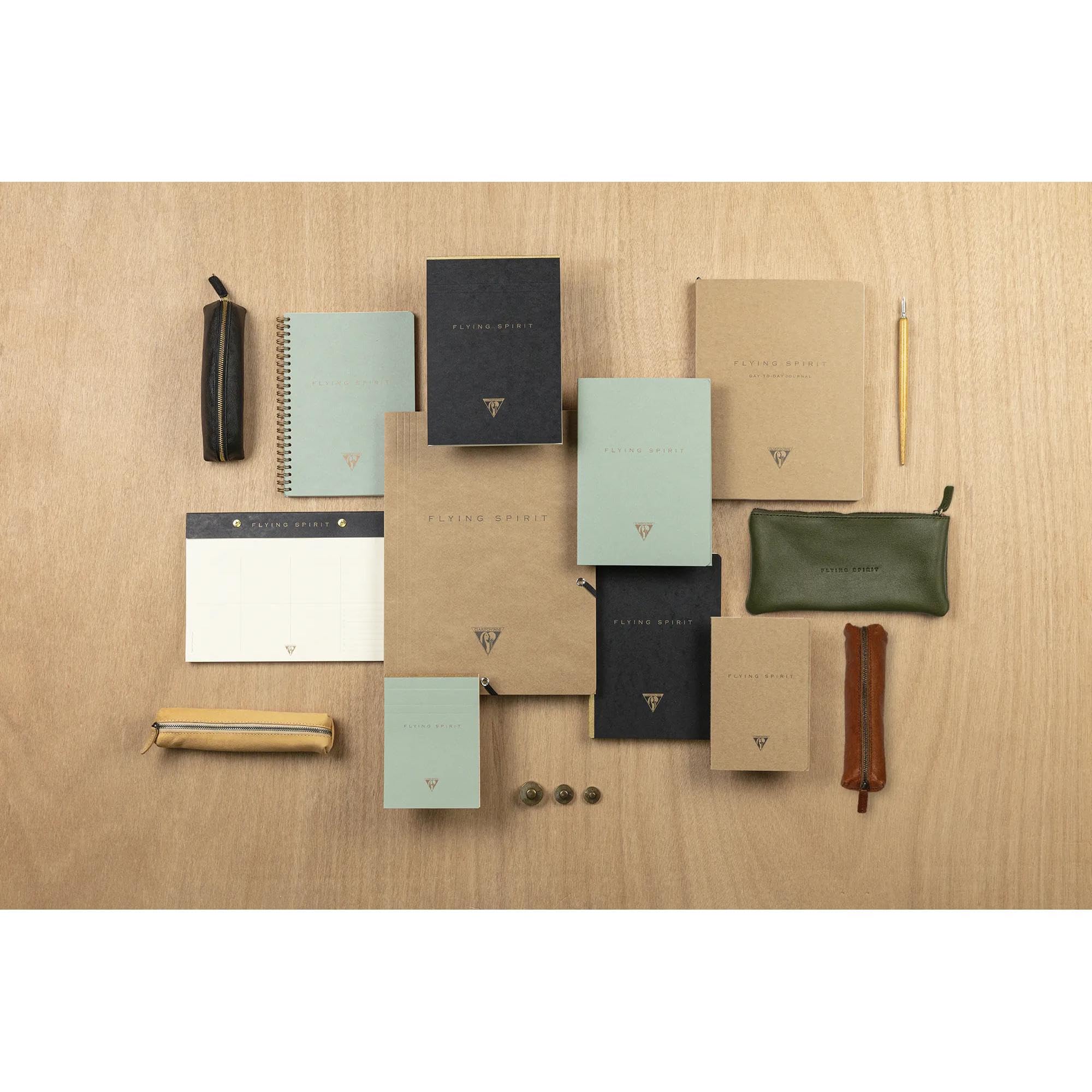 clairefontaine-flying-spirit-106511c-mini-trousse-cuir-cognac image 3