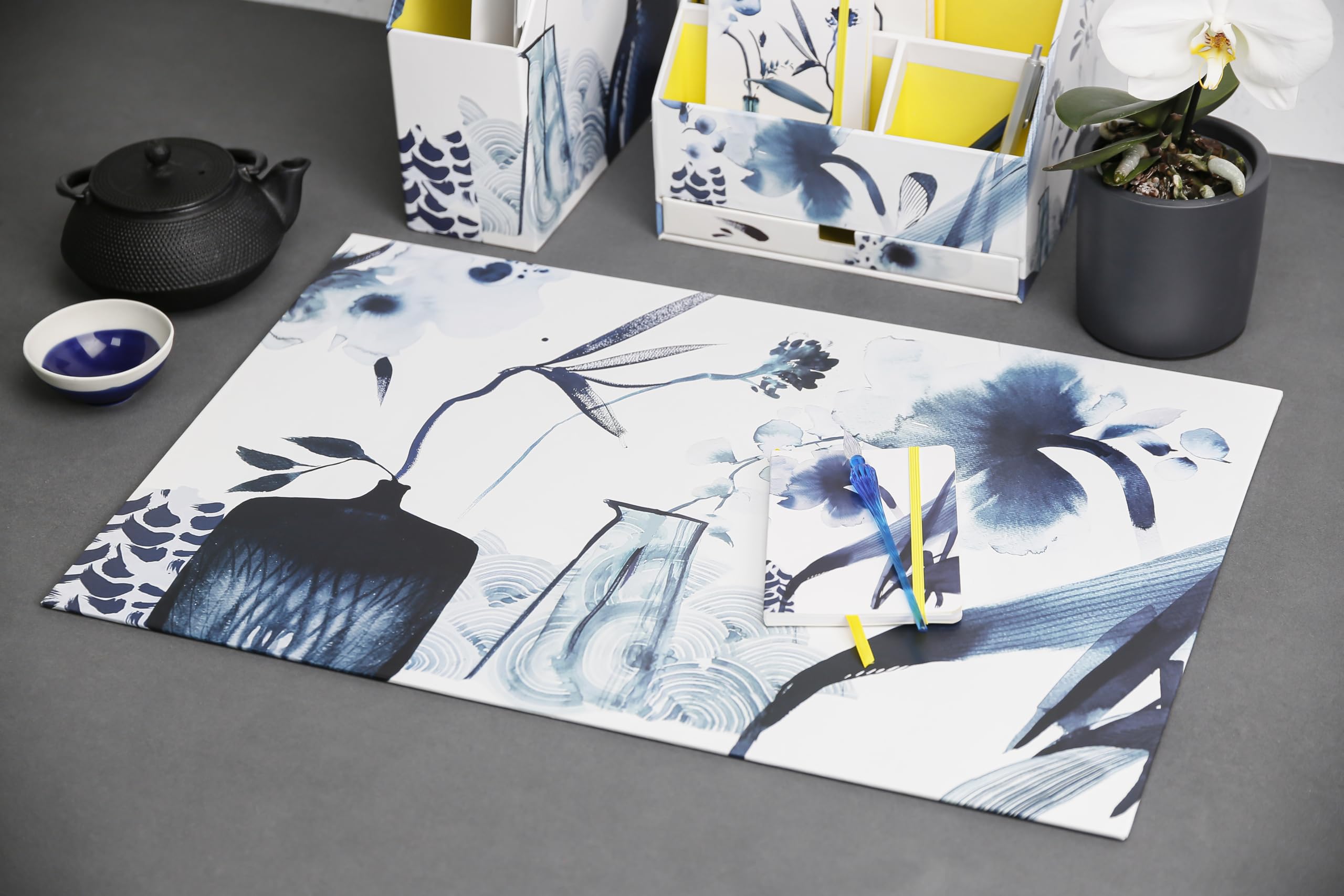clairefontaine-inkebana-115939c-sous-main-bureau-floral-bleu-60x40 image 5