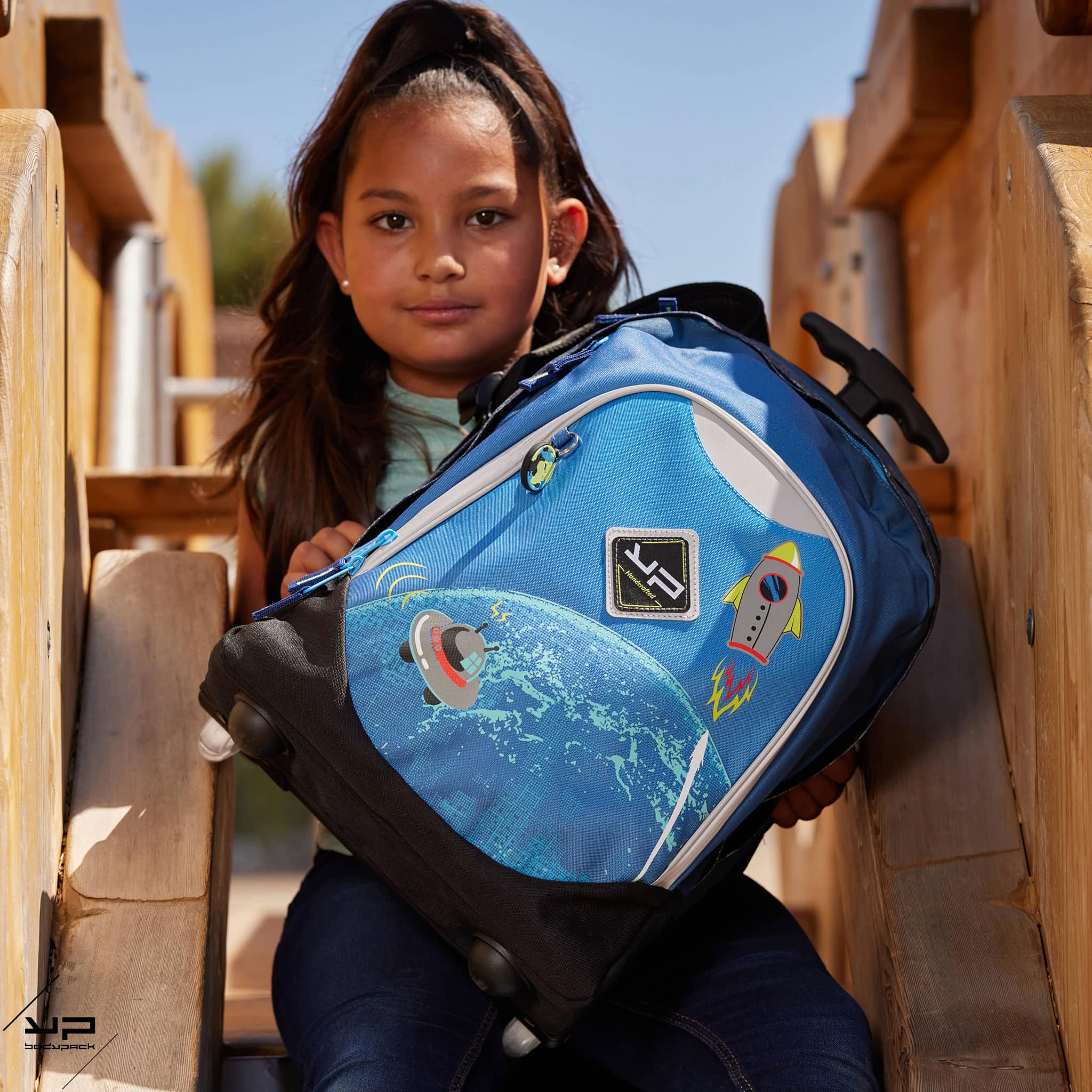 bodypack-objectif-lune-sac-dos-roulettes-bleu-primaire image 2