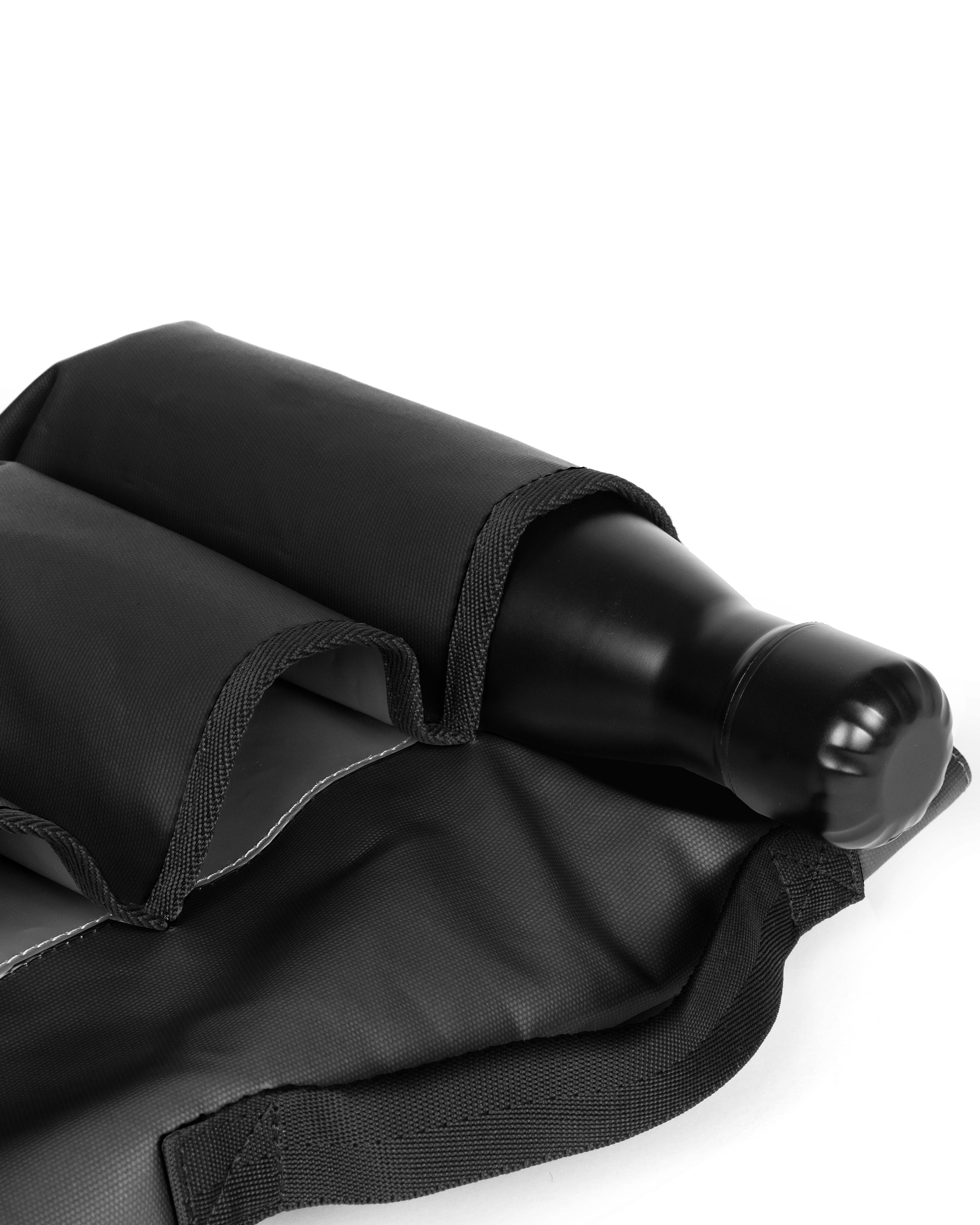 eastpak-bottler-bike-porte-gourde-tarp-black-v-lo-vegan image 2