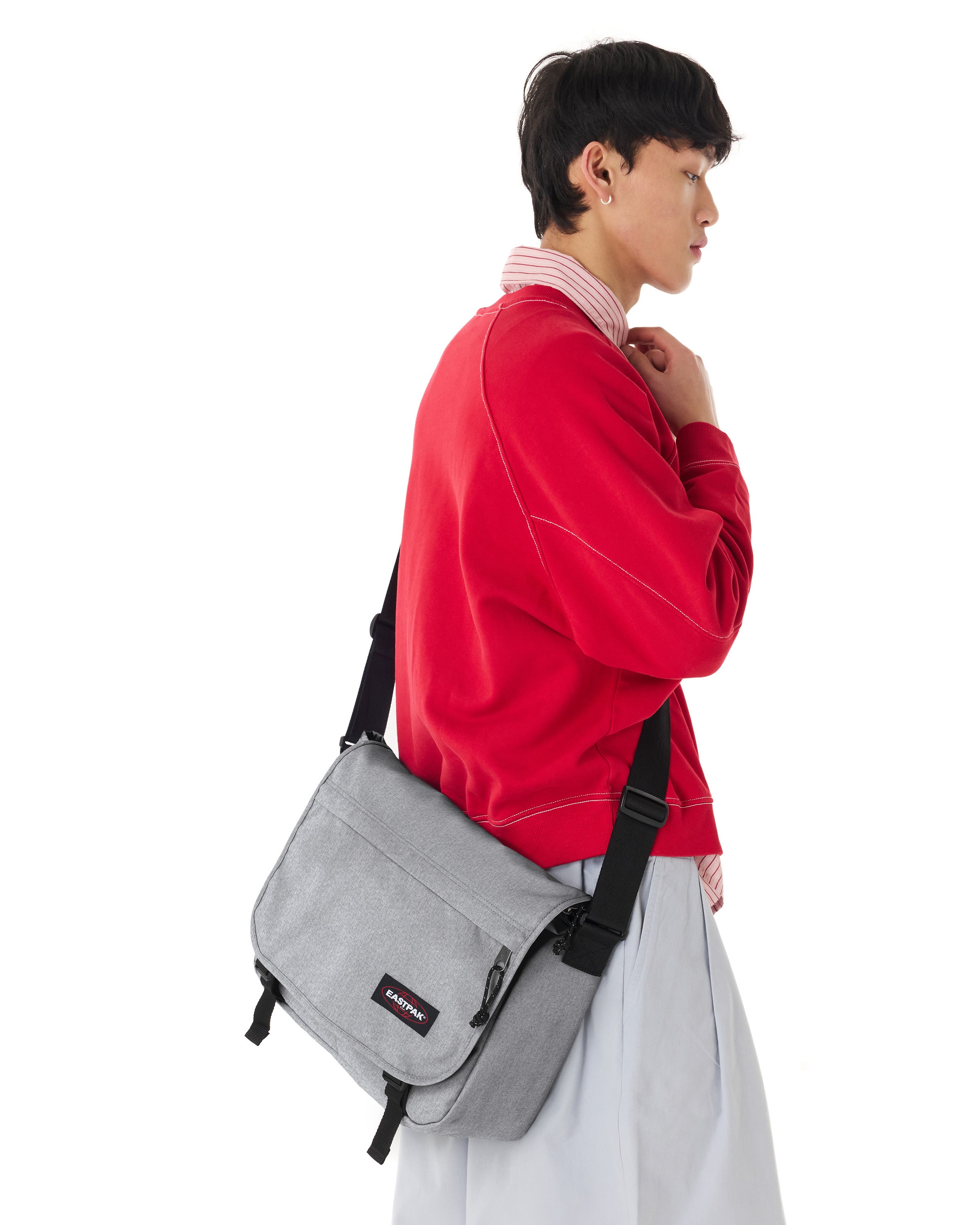 eastpak-delegate-sac-bandouli-re-17-pouces-sunday-grey-moyen image 5