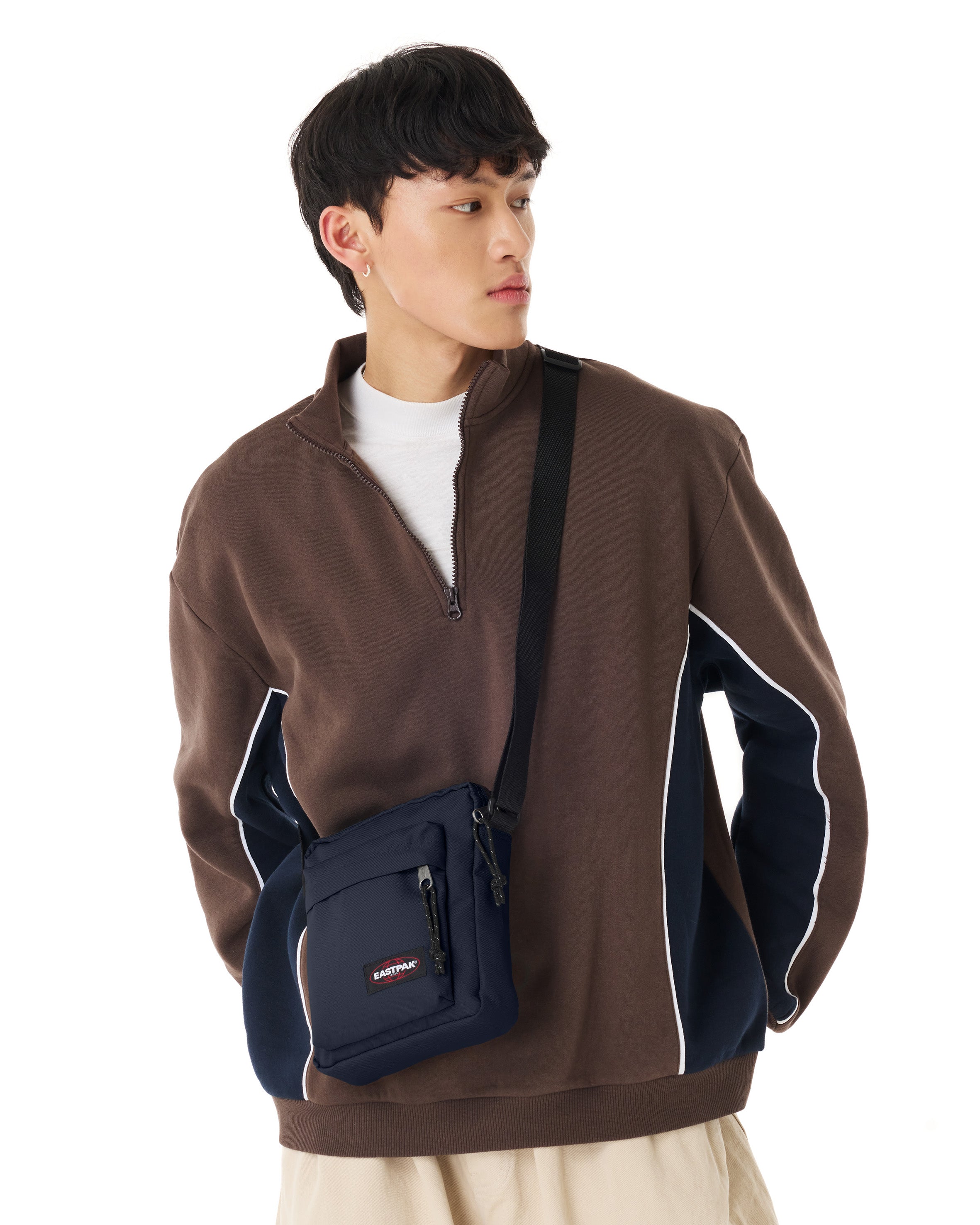 eastpak-arcade-mini-sac-bandouli-re-ultra-marine-petit-d-perlant image 4