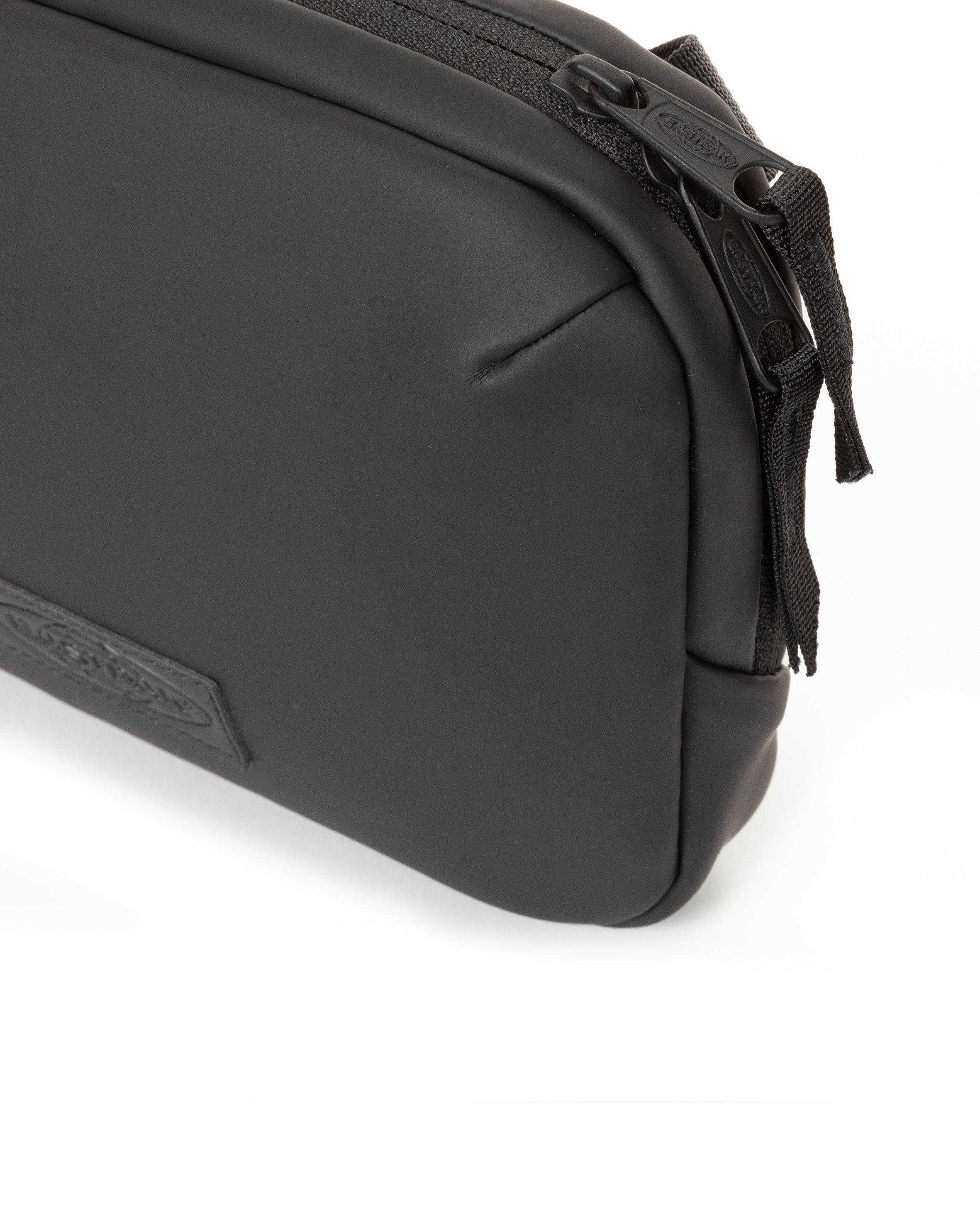 eastpak-arjan-sac-bandouli-re-noir-matte-black-d-perlant image 6