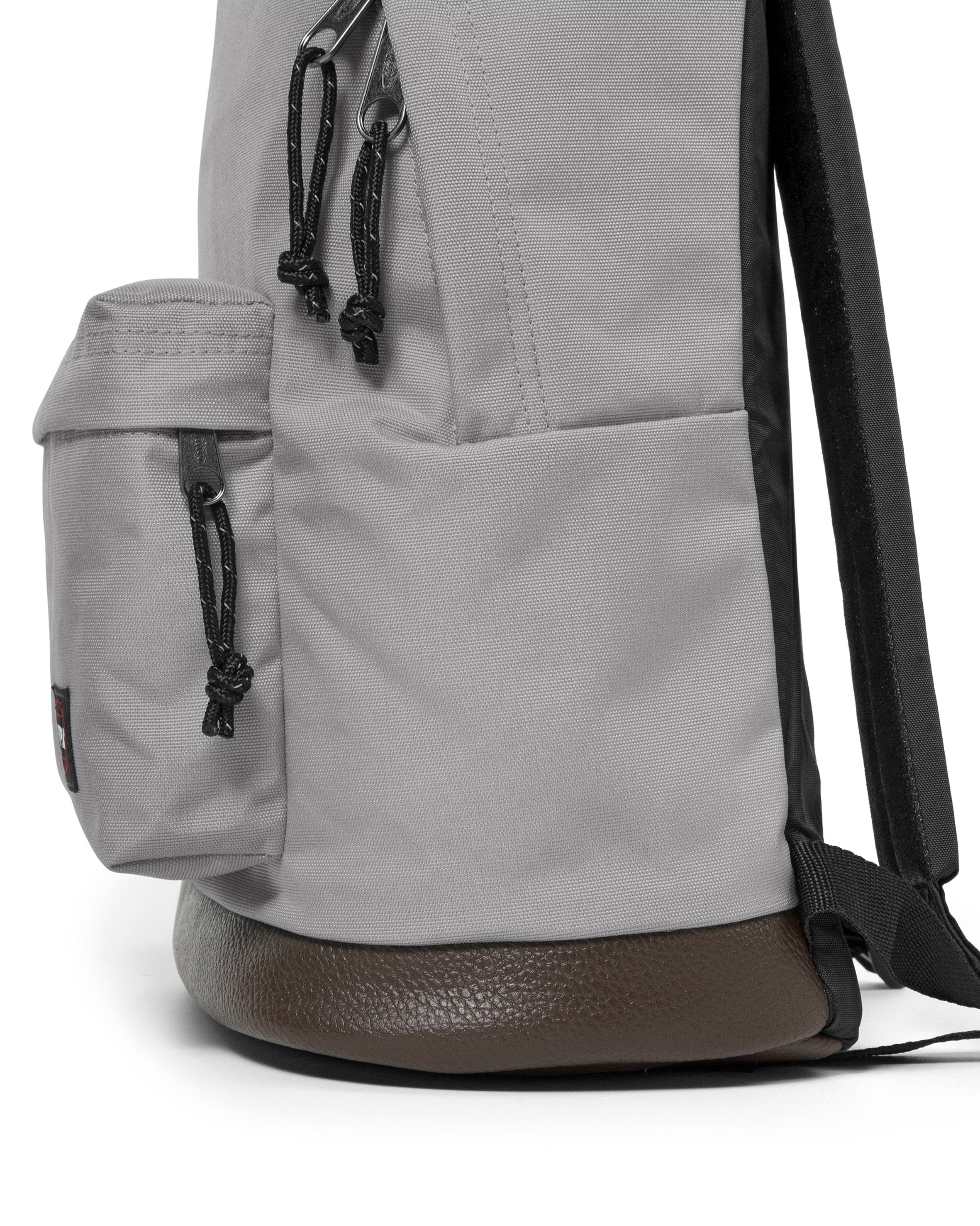 eastpak-wyoming-sac-dos-pebble-grey-moyen-d-perlant image 5