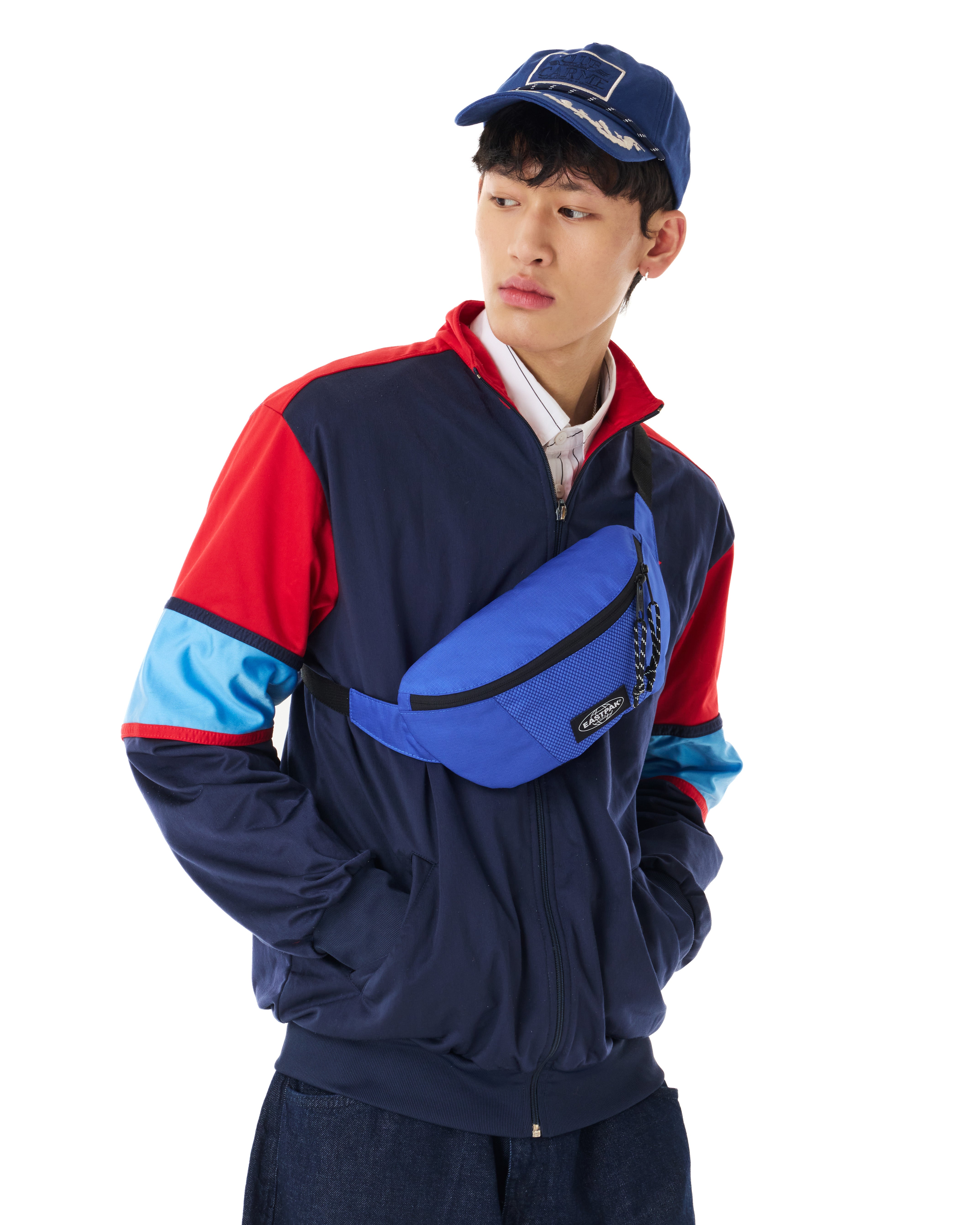 eastpak-athleish-waist-sac-banane-athleisure-blue-d-perlant image 4