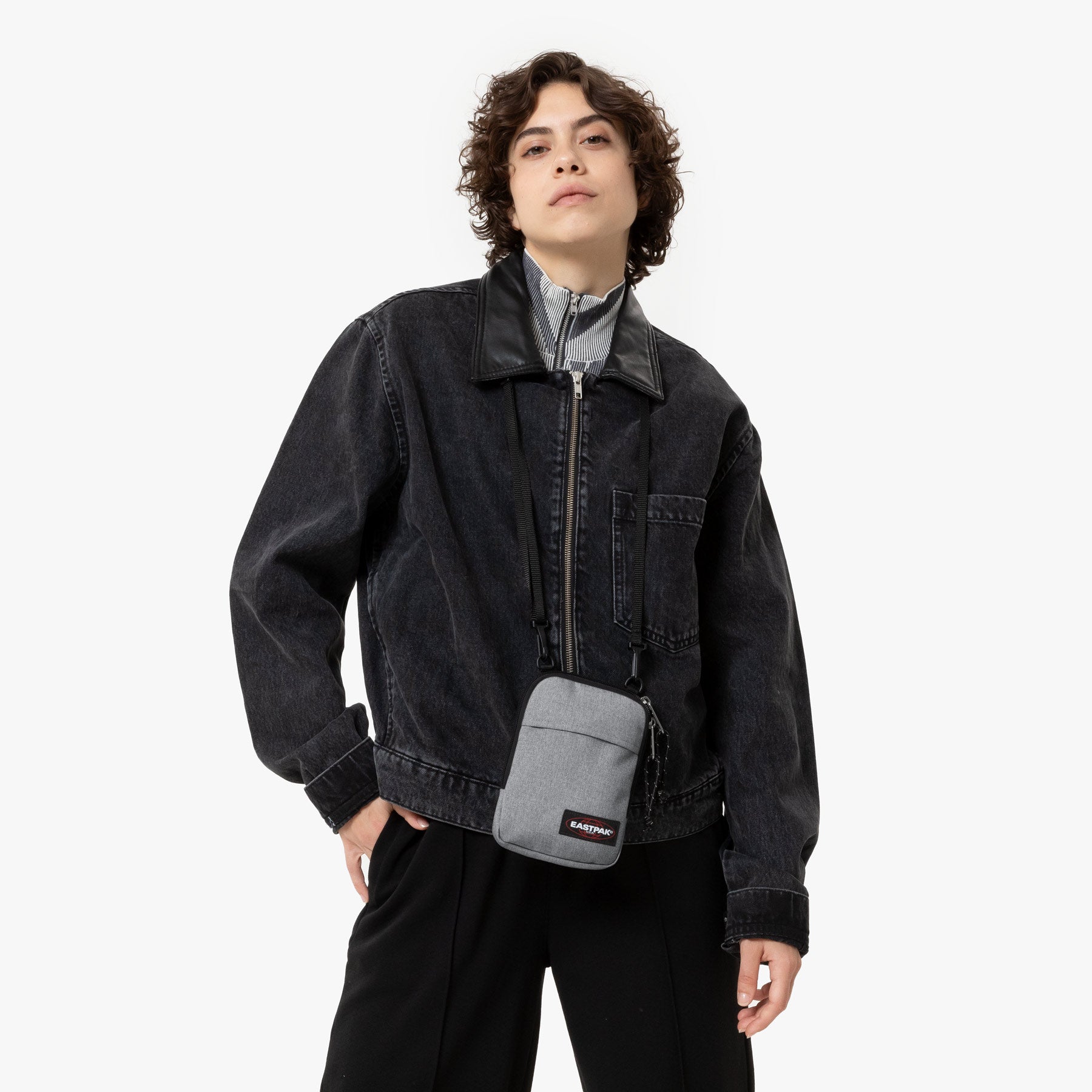 eastpak-buddy-sac-bandouli-re-sunday-grey-petit-gris image 2