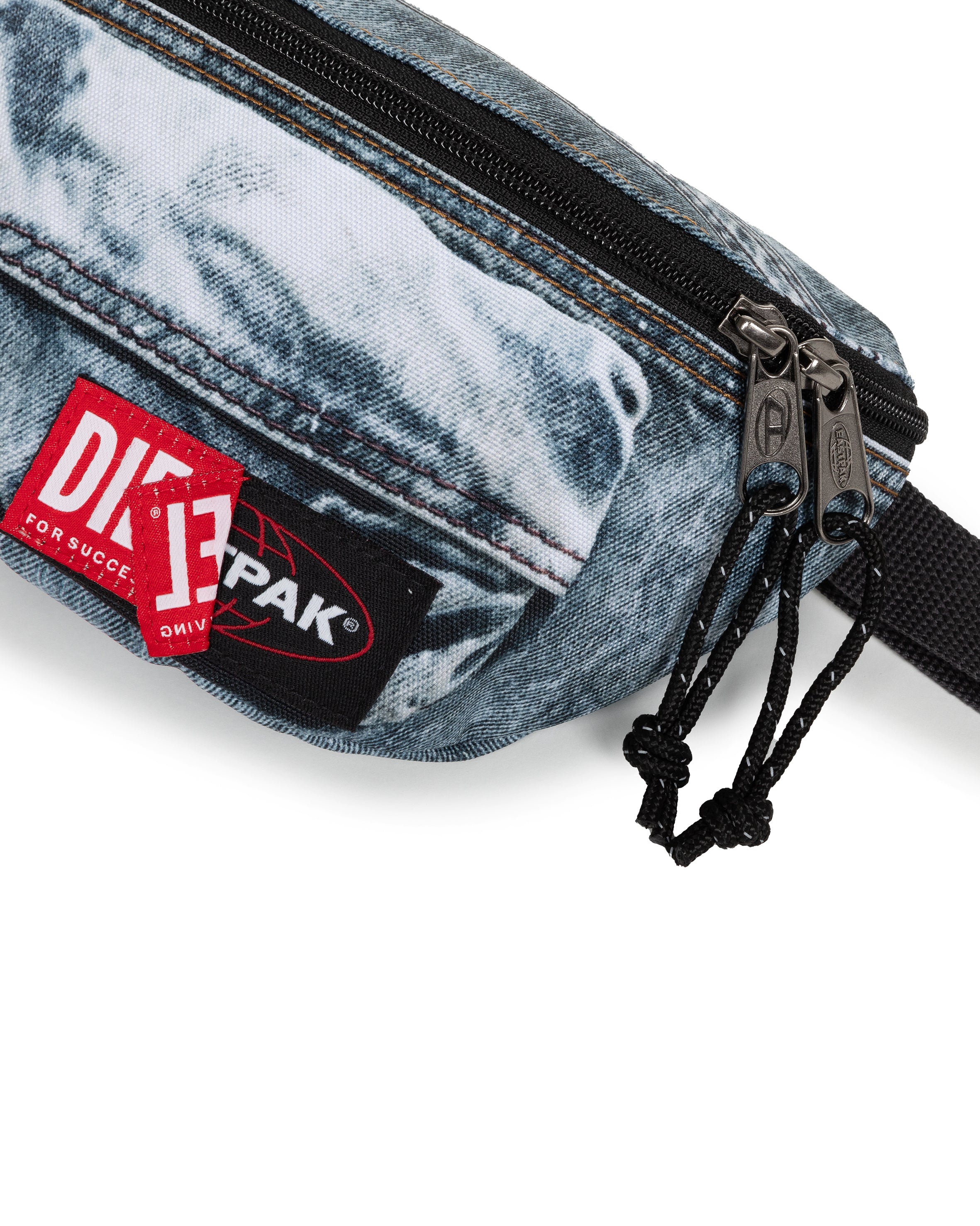 eastpak-diesel-springer-sac-banane-dsl-trompe-print image 4
