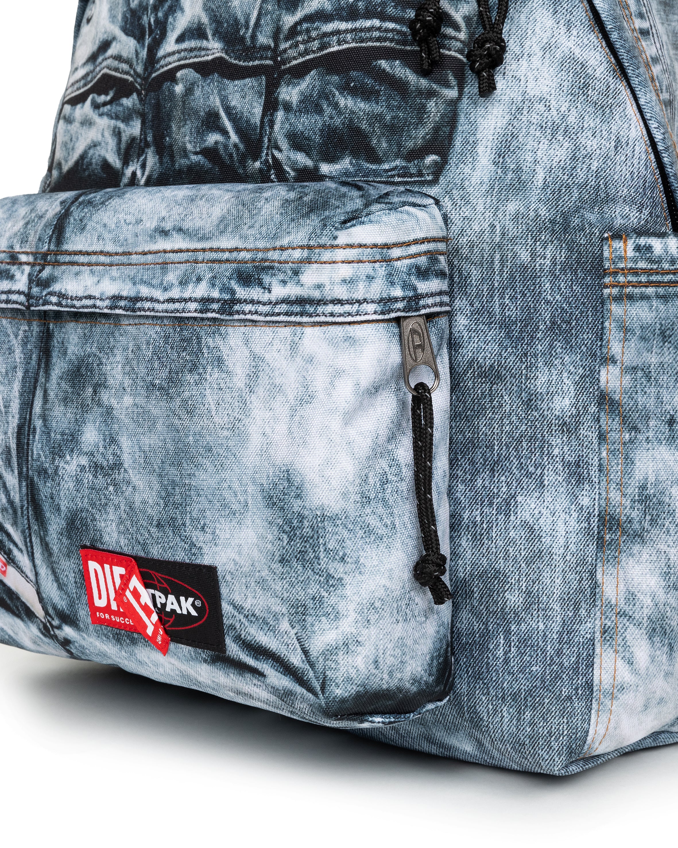 eastpak-diesel-day-pak-r-sac-dos-dsl-trompe-print-moyen-14 image 4