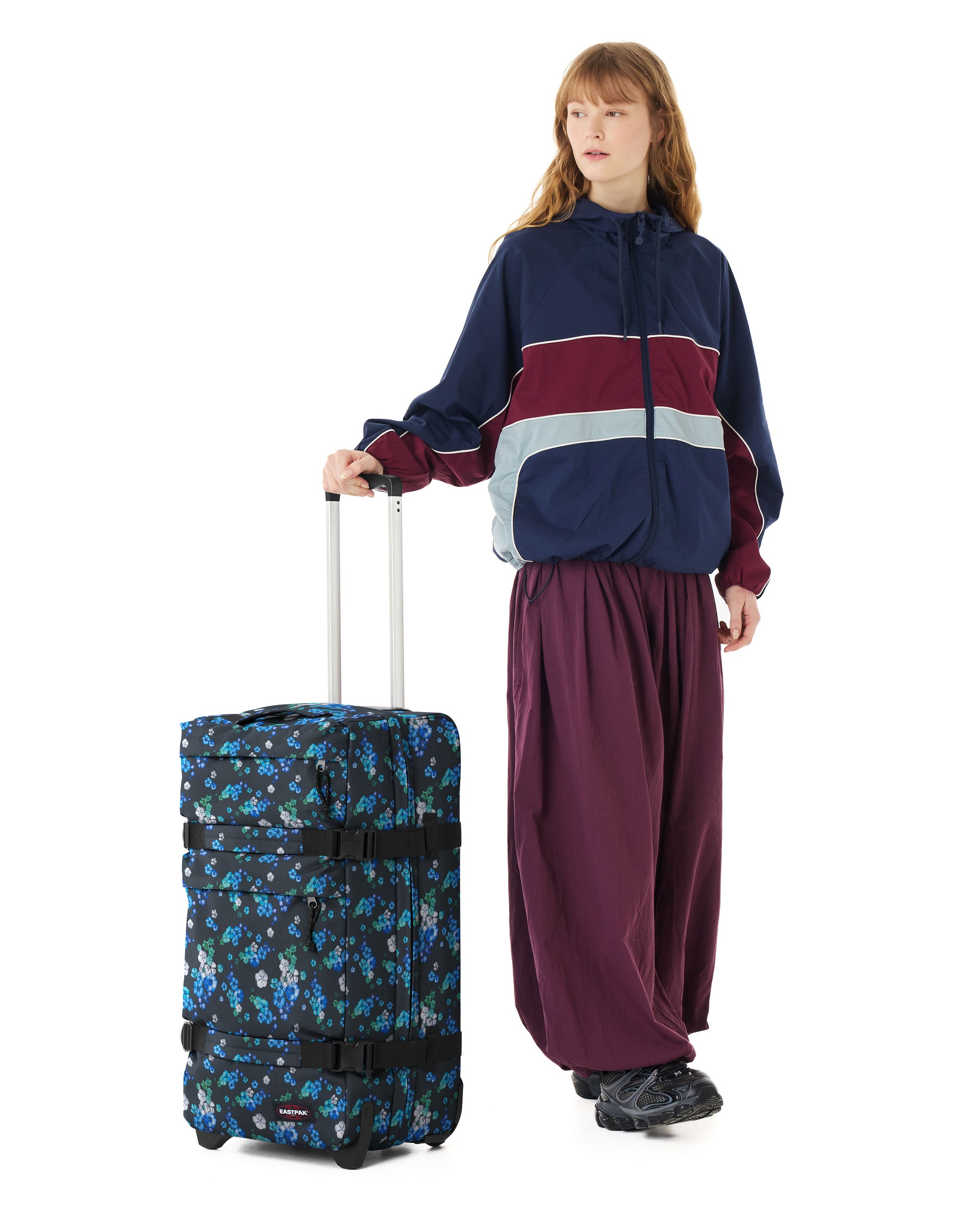 eastpak-transit-r-plus-m-valise-floralbloomblac-2-roues image 2