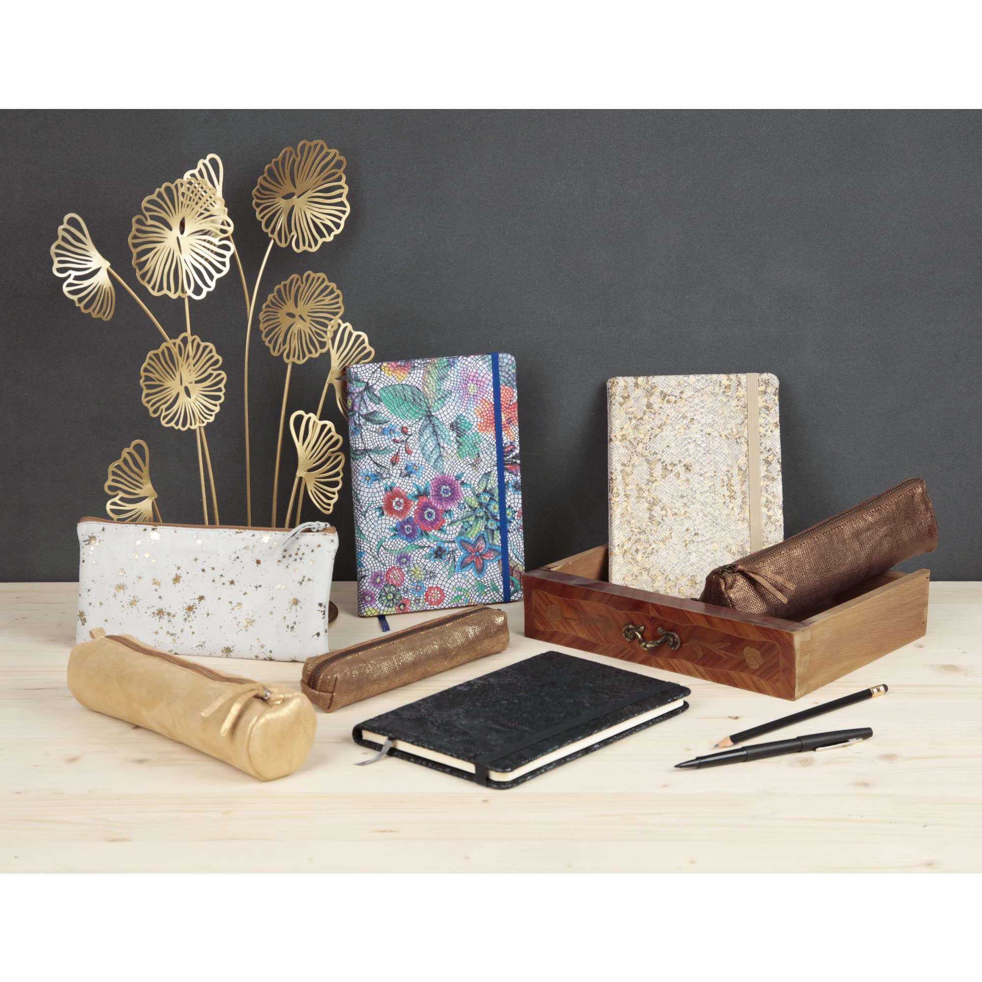 clairefontaine-age-bag-400065c-trousse-plate-cuir-or-22x11 image 2