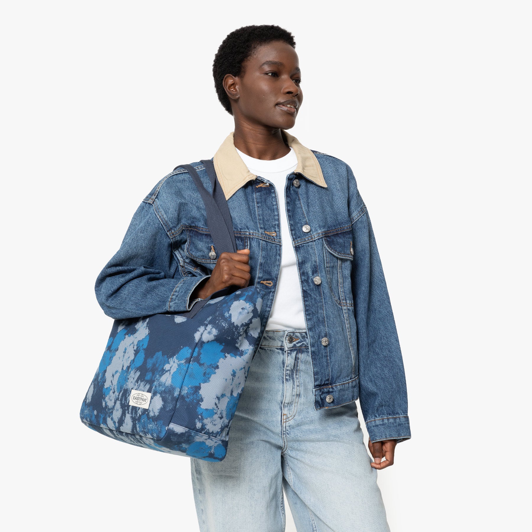 eastpak-carry-tote-sac-cabas-washed-print-blue-grand-16-pouces image 2