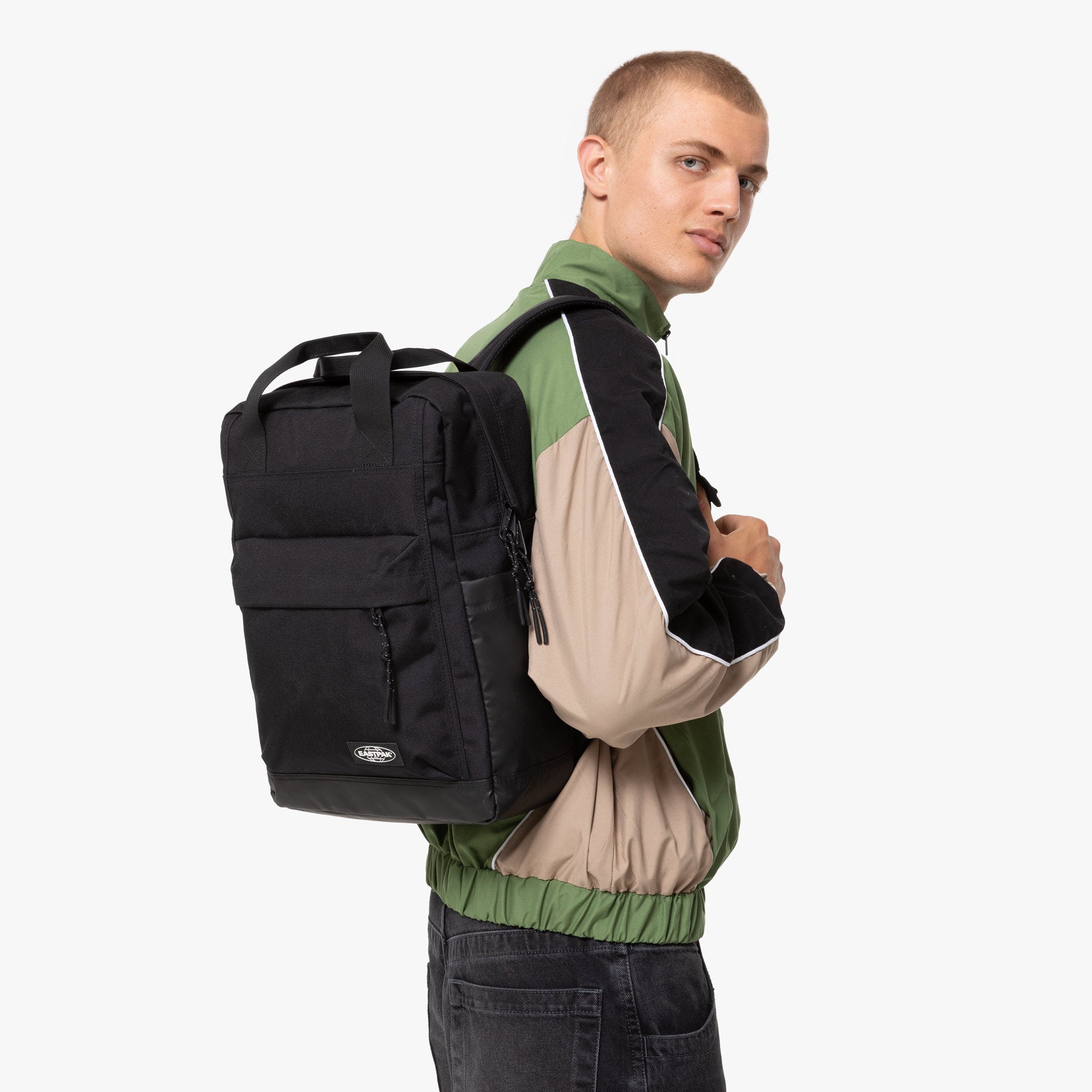eastpak-icon-totepack-sac-dos-on-black-moyen-14 image 5