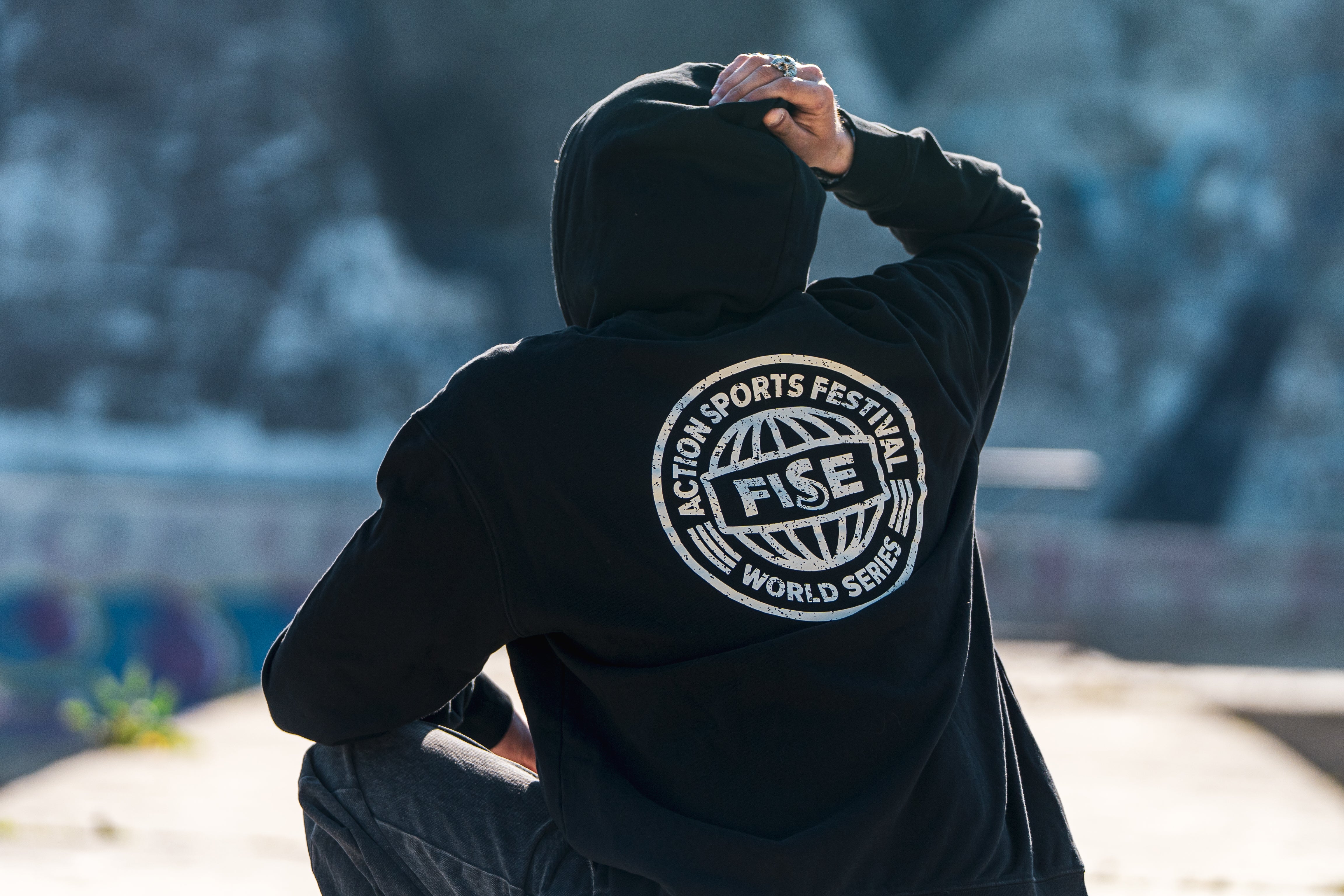 fise-pulls-sweats-sweat-fws-black-sweat-noir-poche-kangourou image 2