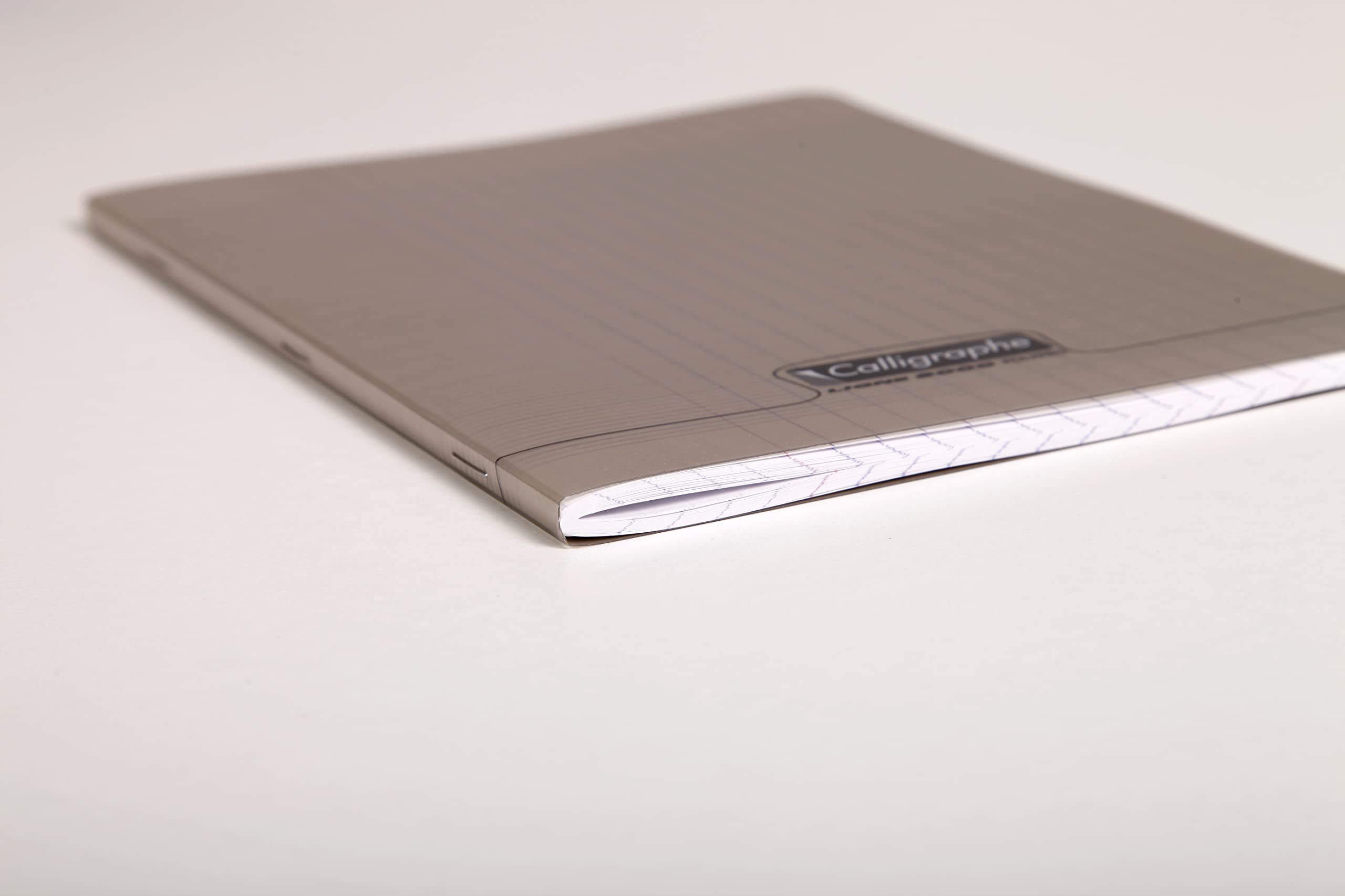 clairefontaine-calligraphe-cahier-a4-96p-petits-carreaux-gris image 3