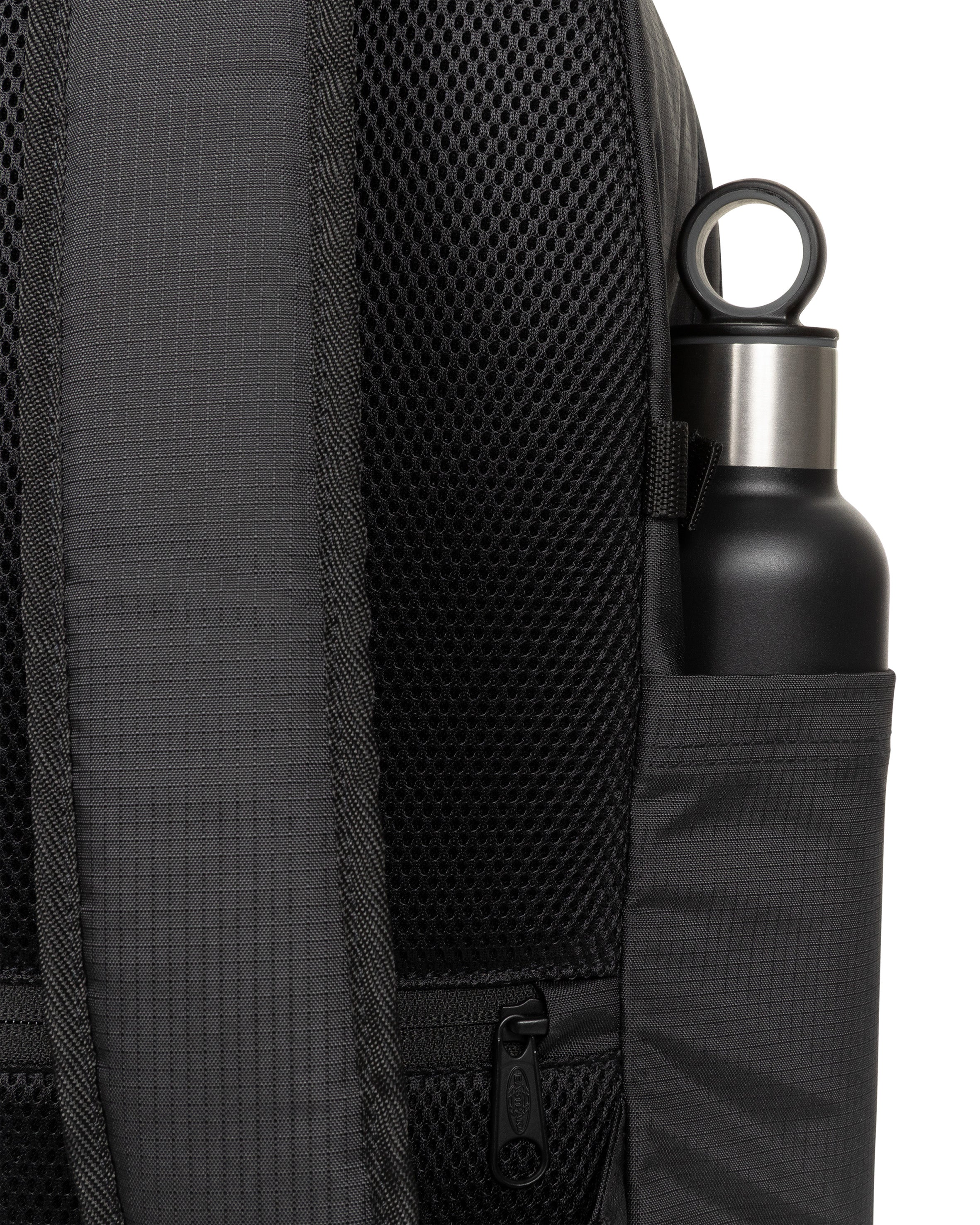 eastpak-athleish-pack-l-sac-dos-athleisure-black-grand-pc-16 image 5