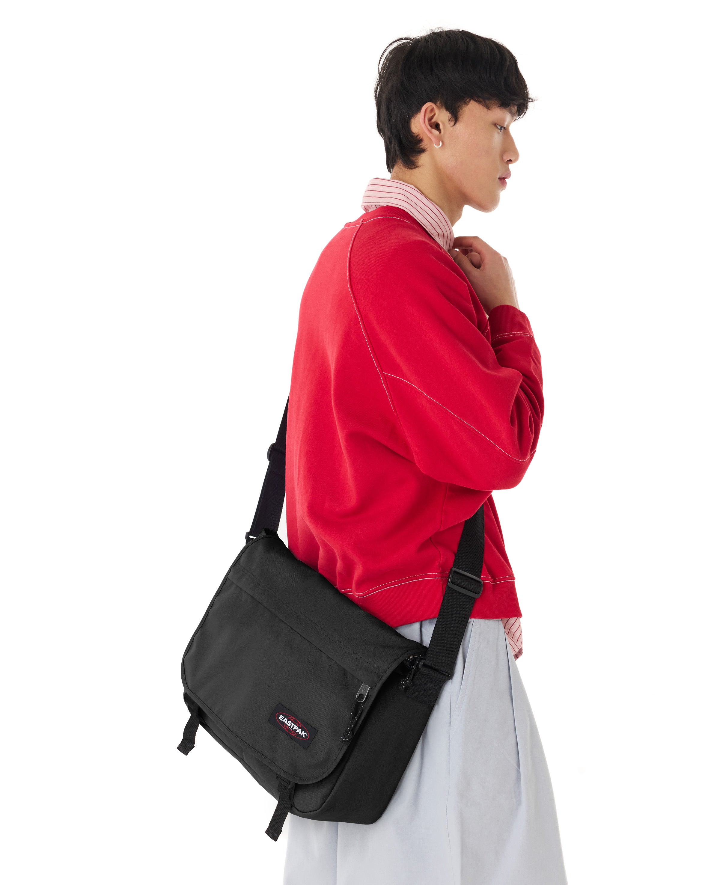 eastpak-delegate-sac-bandouli-re-17-pouces-black-moyen image 4