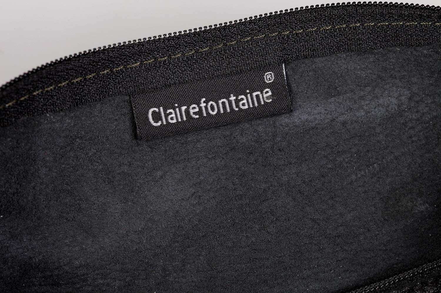 clairefontaine-age-bag-8326c-trousse-cuir-noir-21cm-cole image 2