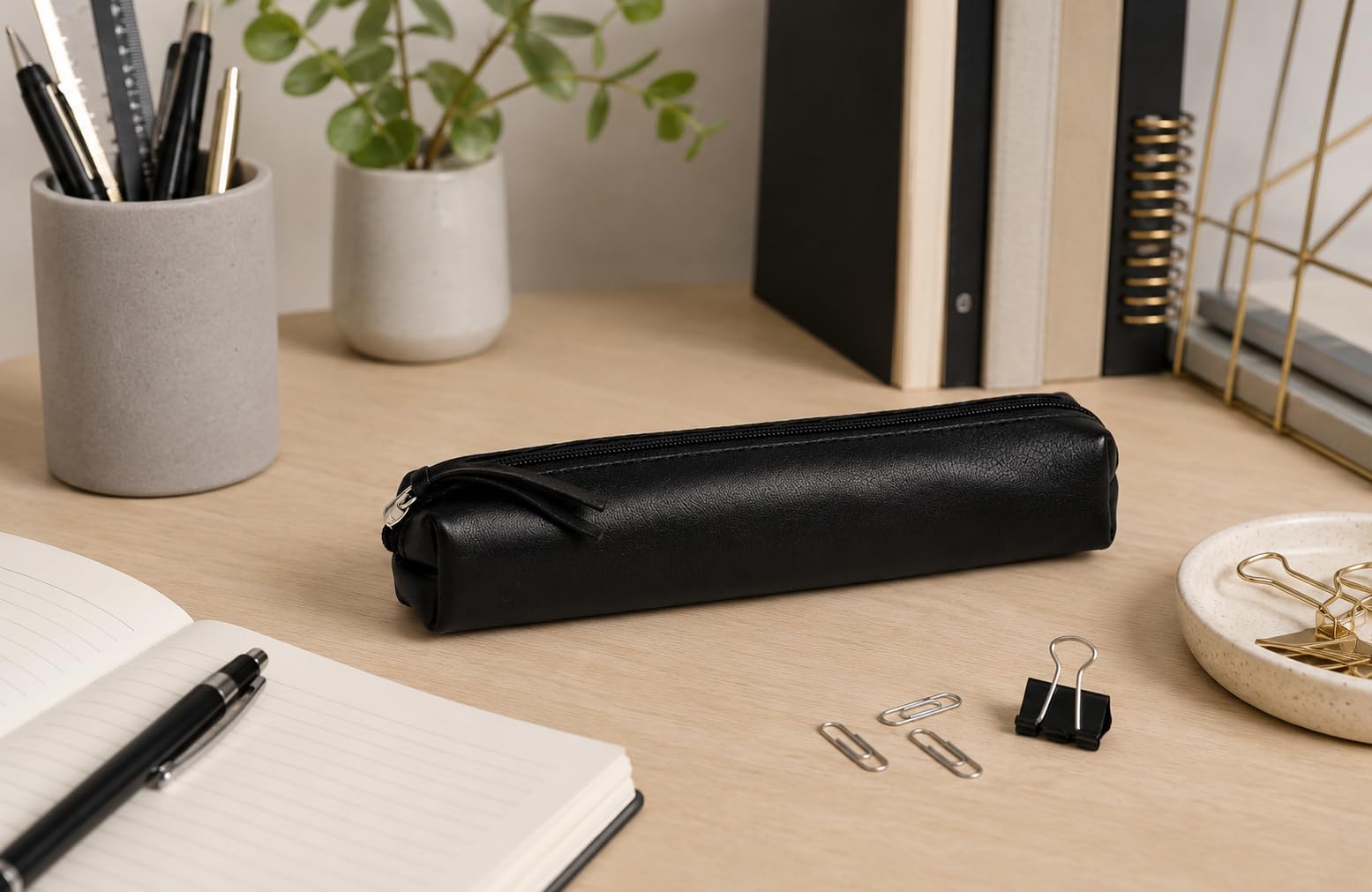 clairefontaine-age-bag-410001c-petite-trousse-cuir-noir-slim image 3