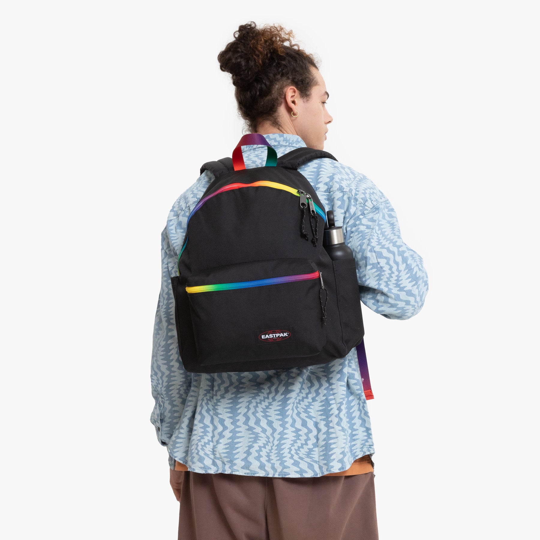 eastpak-day-pak-r-sac-dos-rainbow-dark-moyen-tie-dye image 4