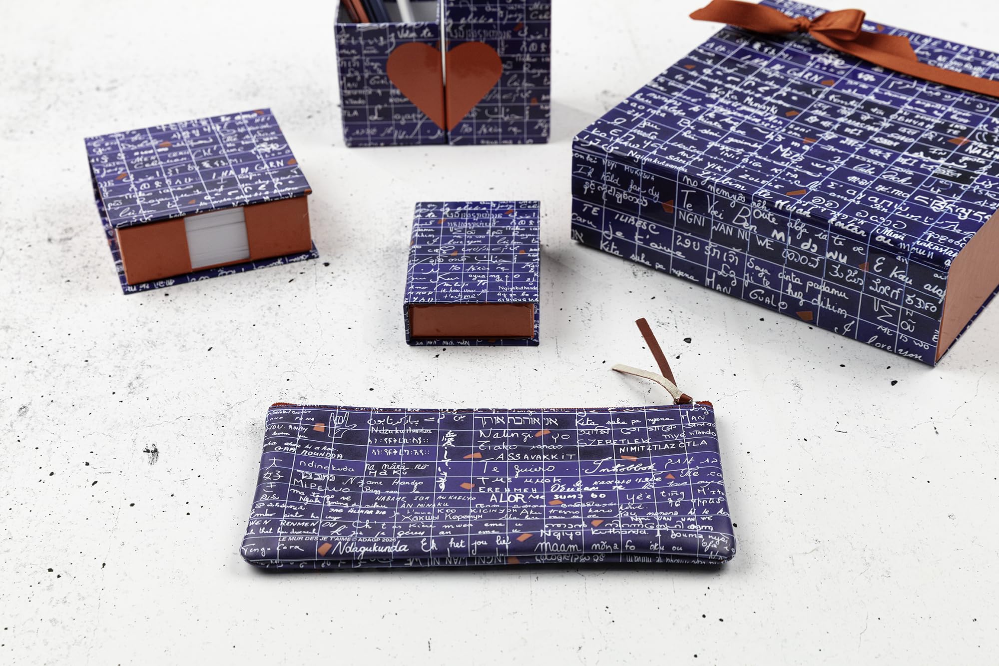 clairefontaine-age-bag-116330c-trousse-22x11cm-je-t-aime image 6