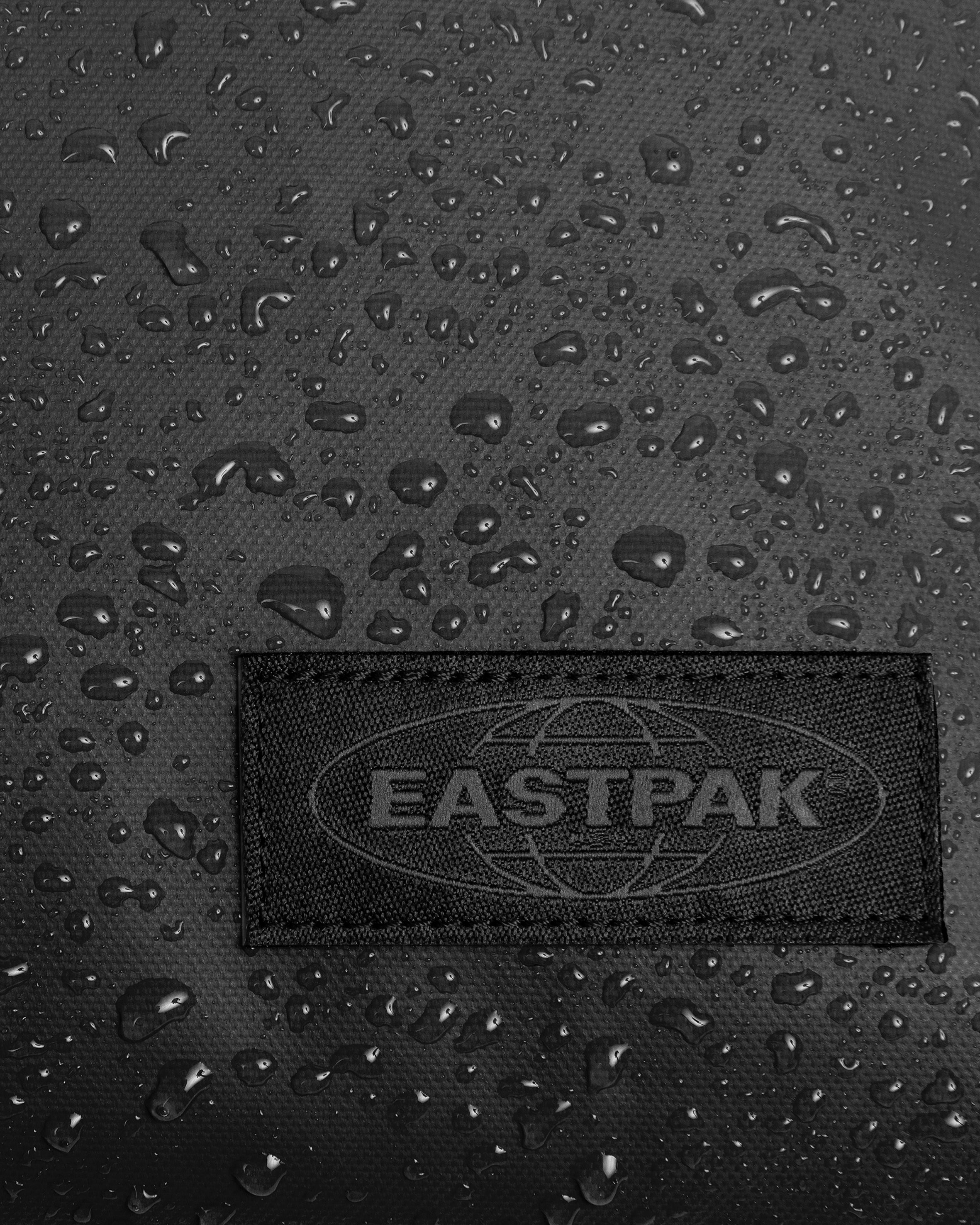 eastpak-duffel-pack-s-sac-polochon-tarp-black2-petit-sport image 7