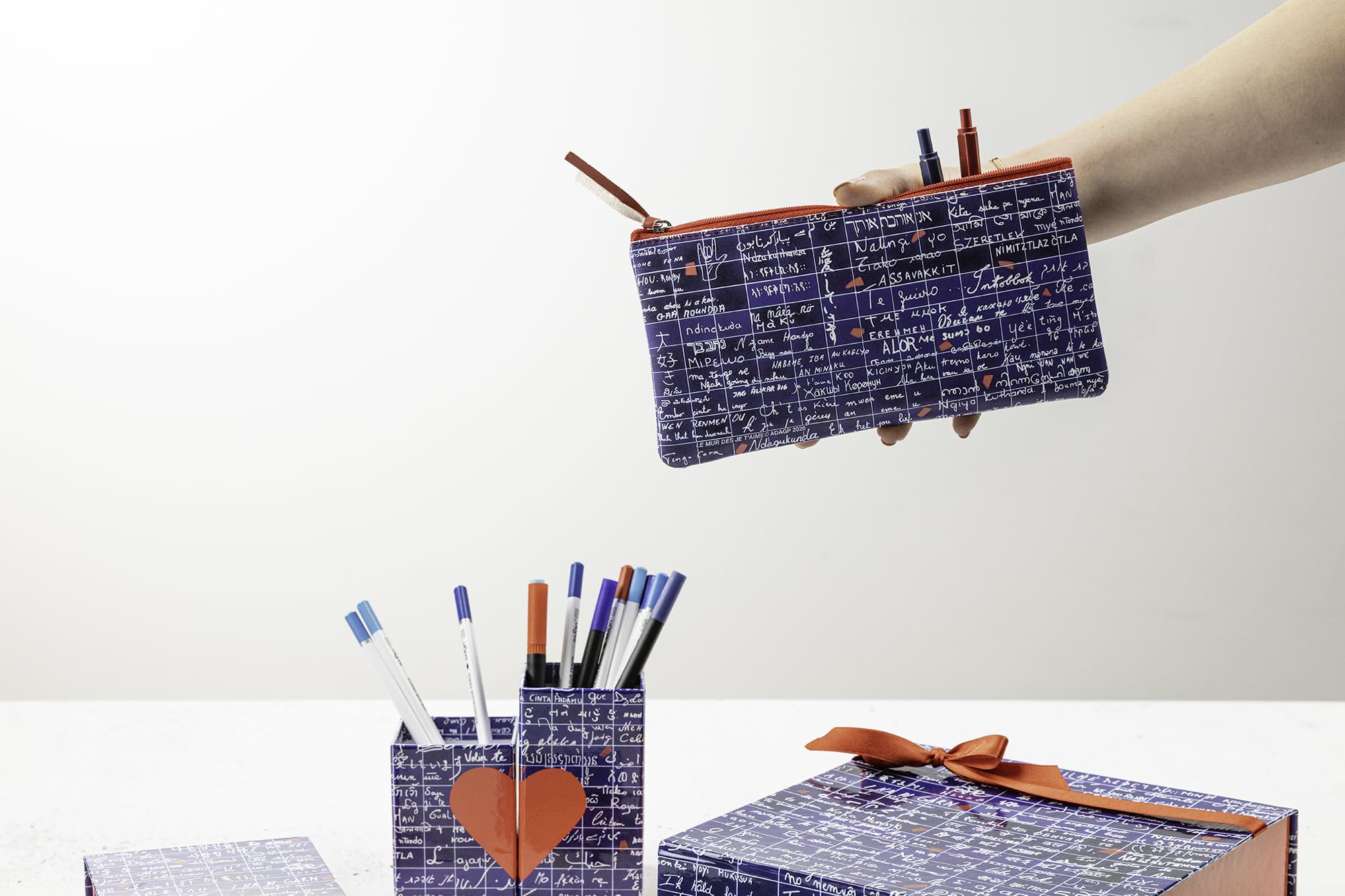 clairefontaine-age-bag-116330c-trousse-22x11cm-je-t-aime image 5