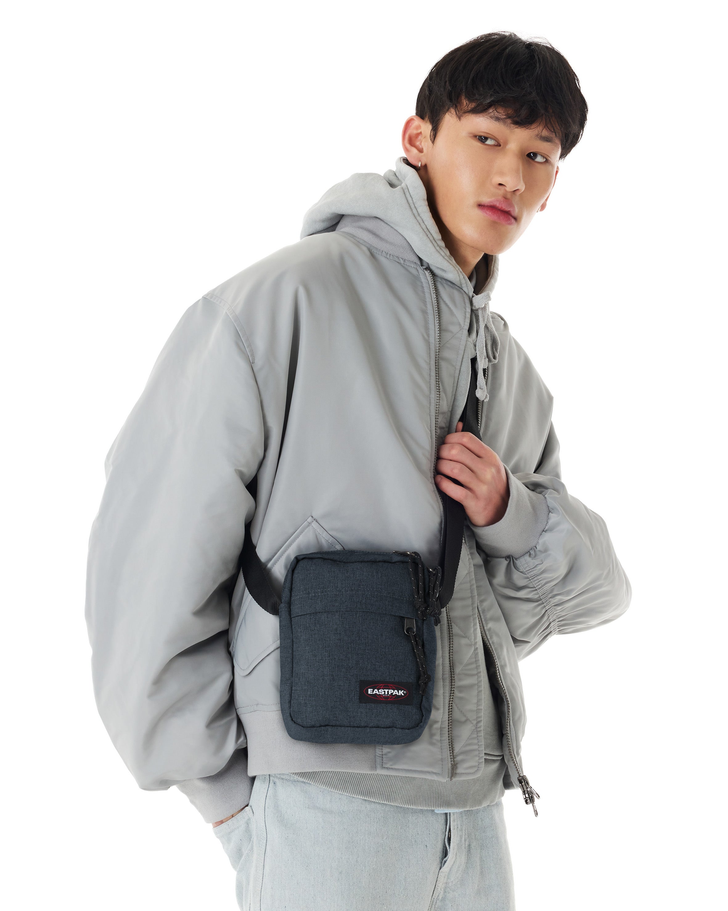 eastpak-the-one-ek000045-sac-bandouli-re-triple-denim-petit-denim image 5