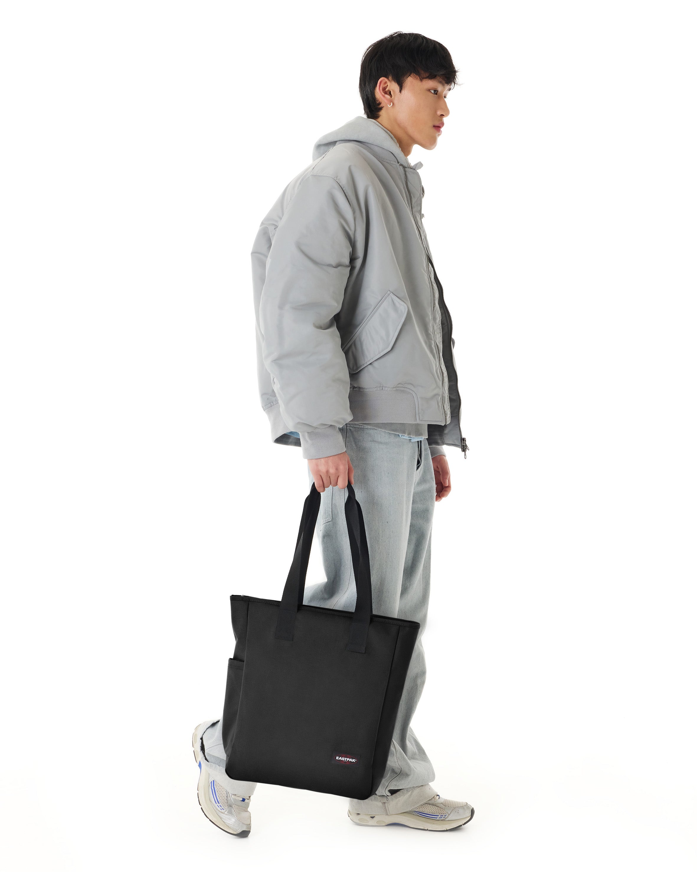 eastpak-tote-sac-paule-black-moyen-porte-bouteille image 4