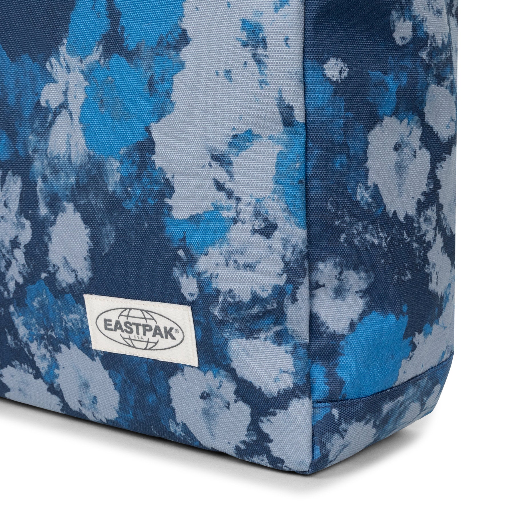 eastpak-carry-tote-sac-cabas-washed-print-blue-grand-16-pouces image 5