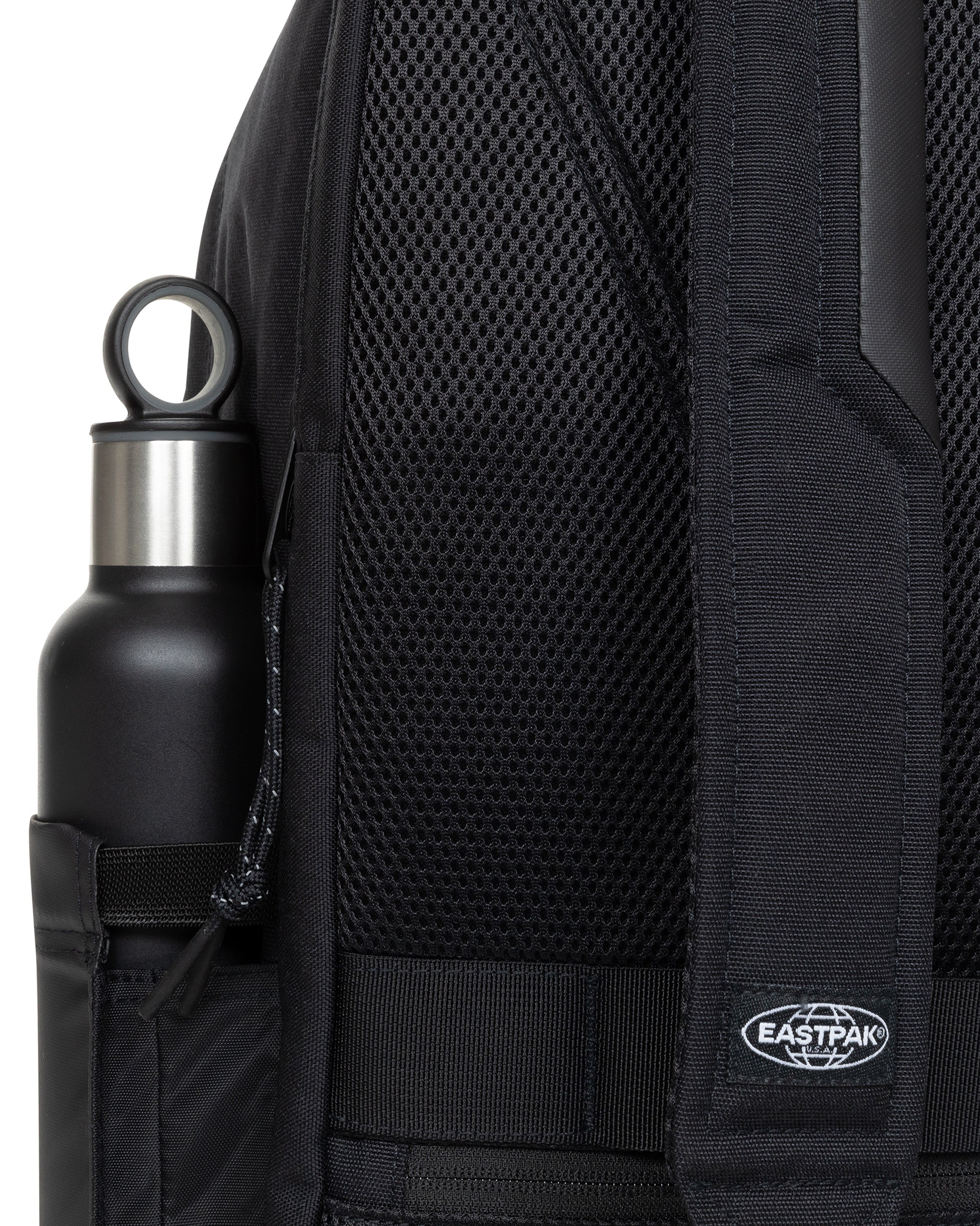 eastpak-icon-everyday-sac-dos-on-black-16-pouces image 6