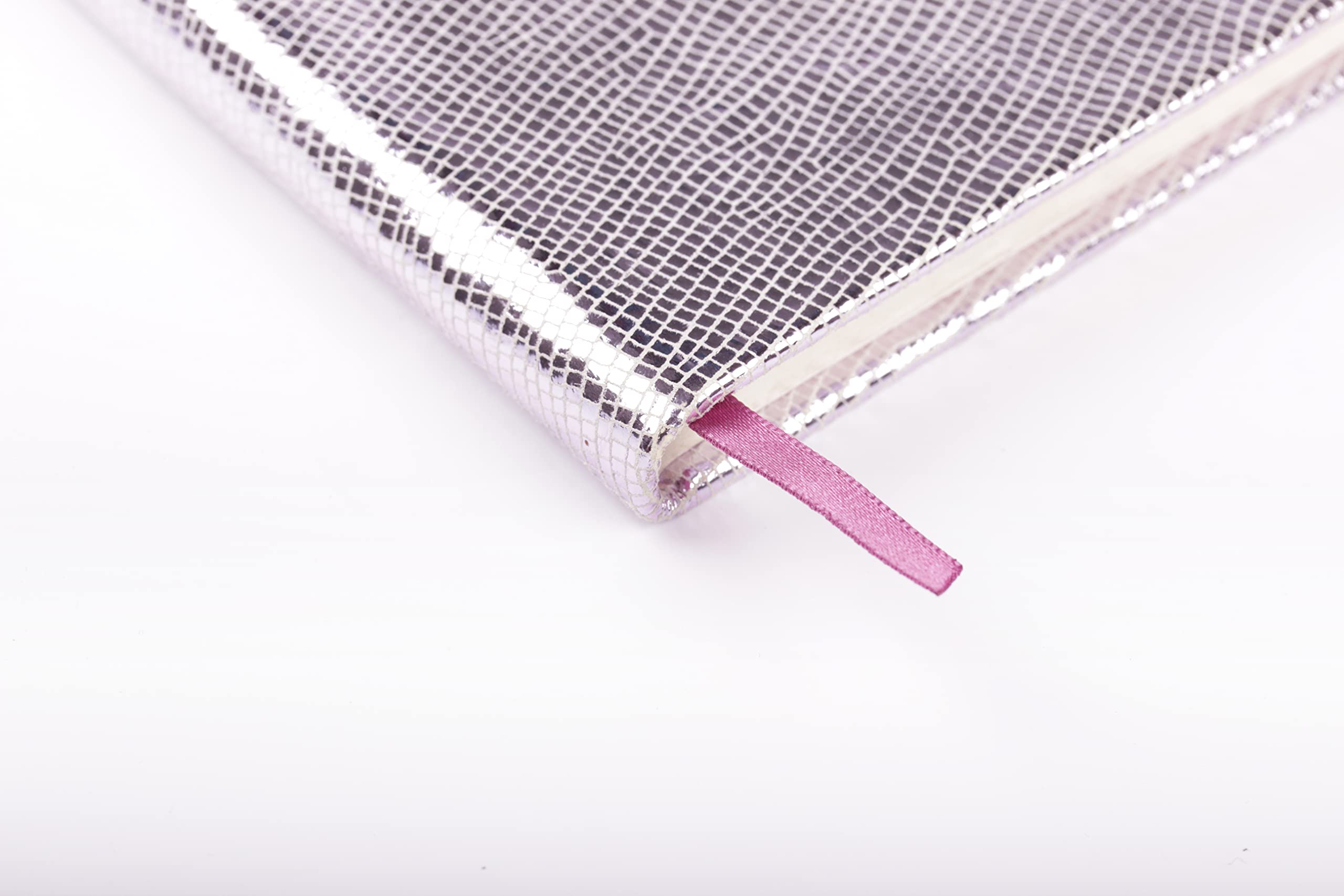 clairefontaine-age-bag-400123c-carnet-cuir-a5-rose-brillant-144p image 5