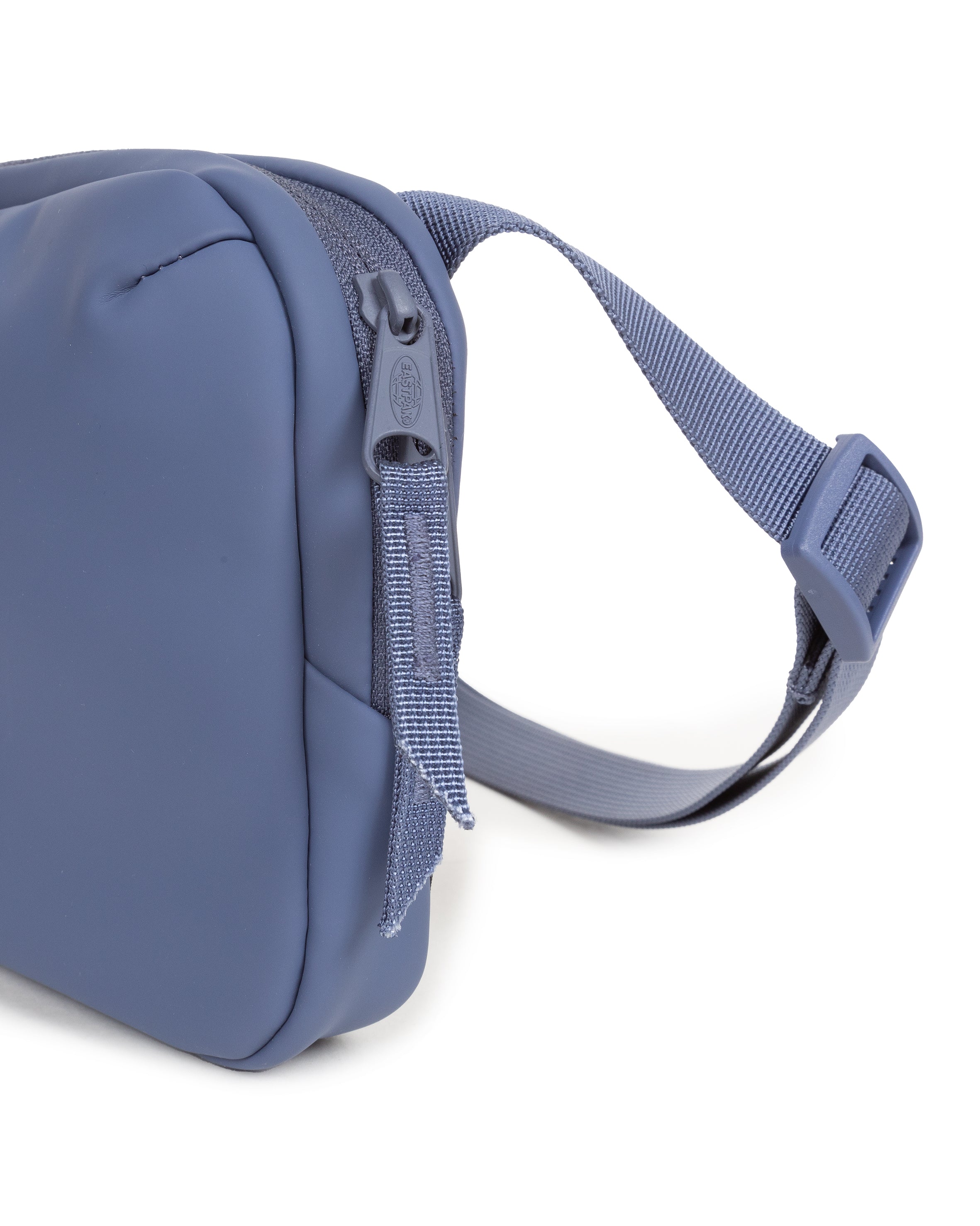 eastpak-arjan-sac-bandouli-re-matte-indigo-petit-r-sistant-eau image 4