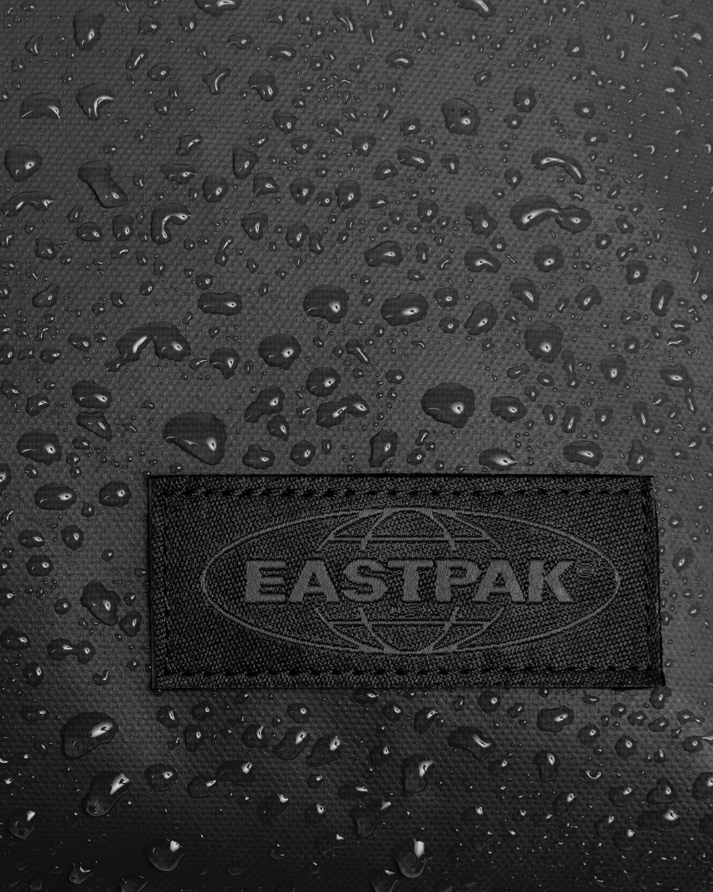 eastpak-crew-single-portefeuille-nylon-tarp-black2-petit image 4