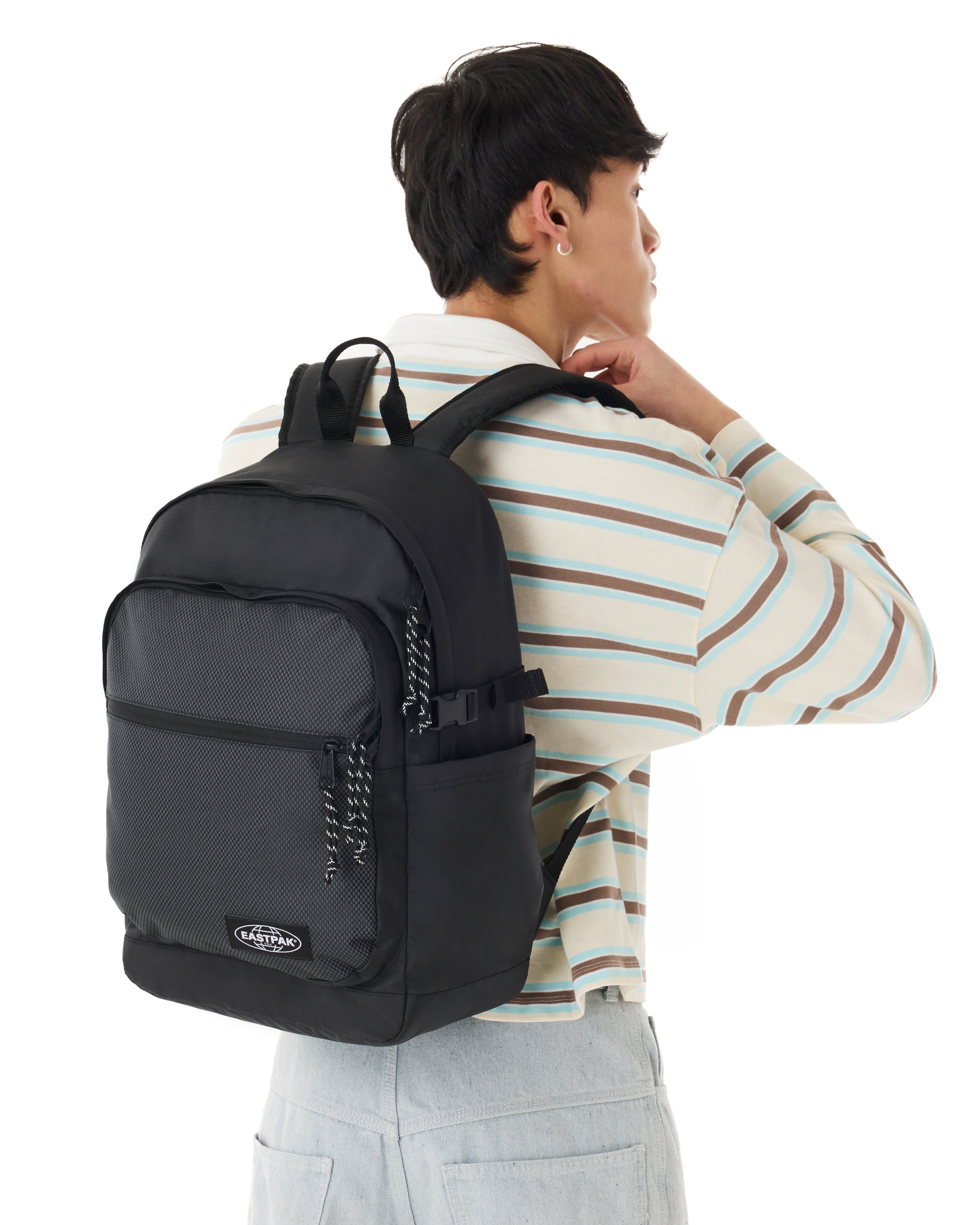 eastpak-athleish-pack-l-sac-dos-athleisure-black-grand-pc-16 image 4