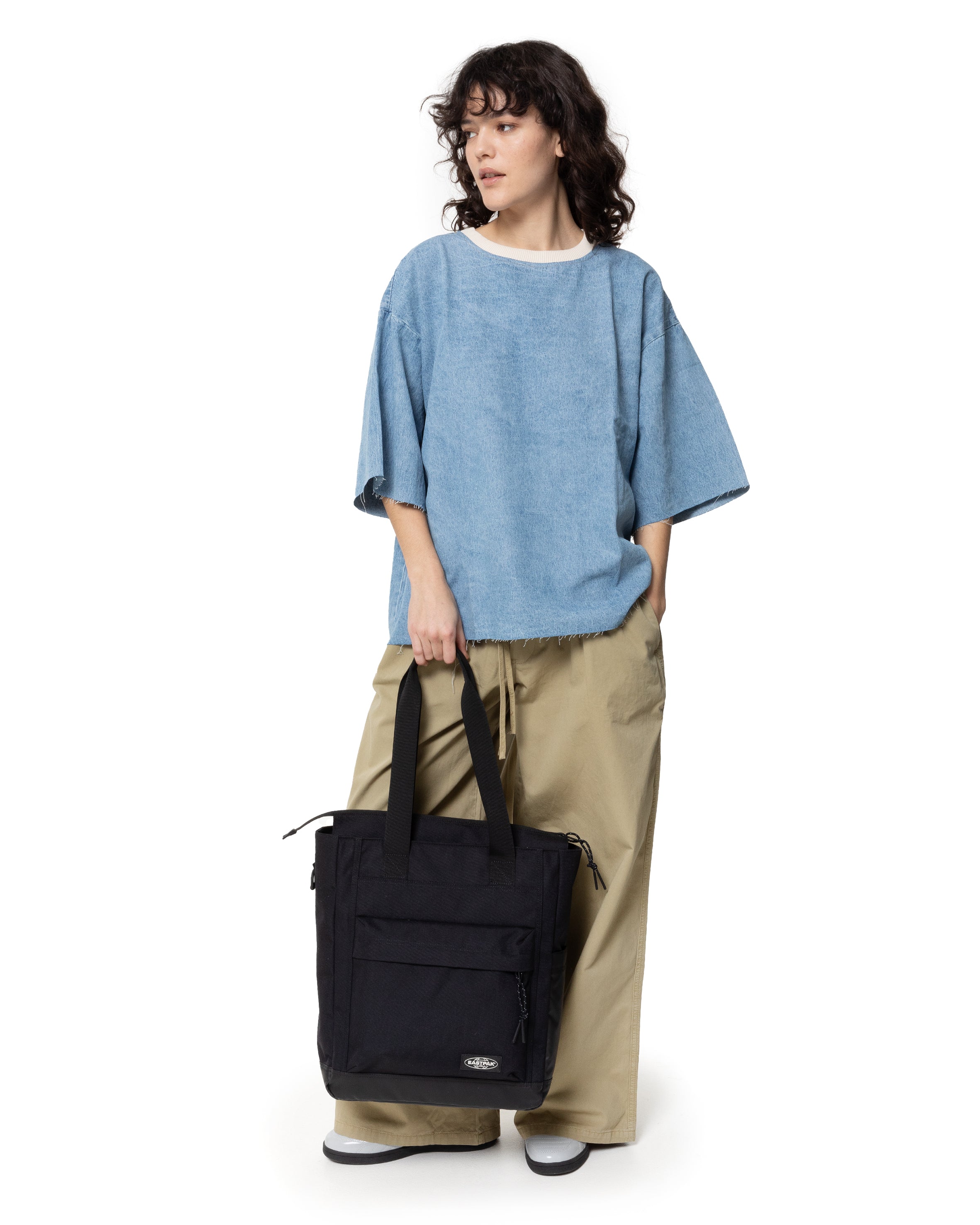 eastpak-icon-travel-tote-sac-cabas-on-black-16-pouces image 7