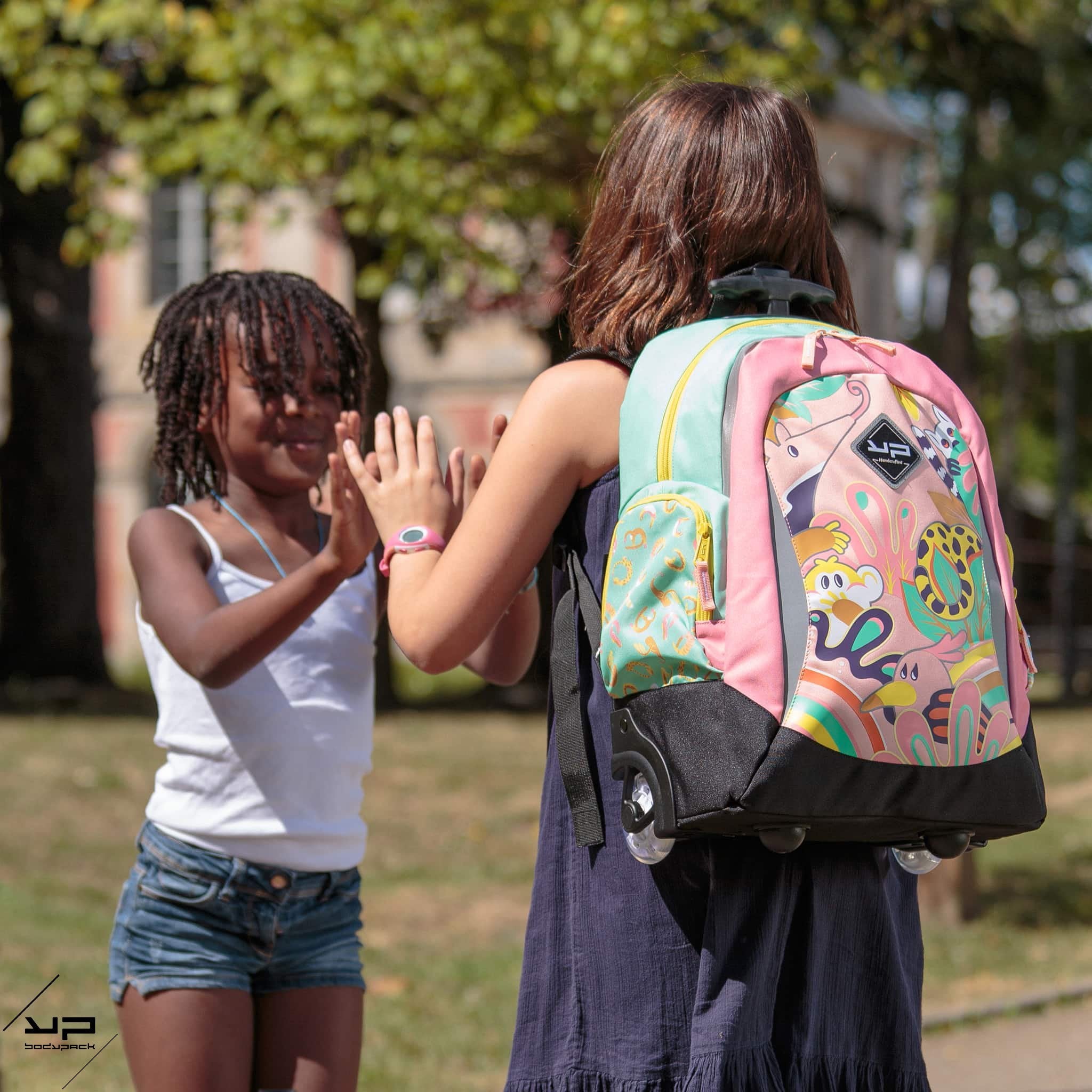 bodypack-jungle-sac-dos-roulettes-rose-primaire image 2