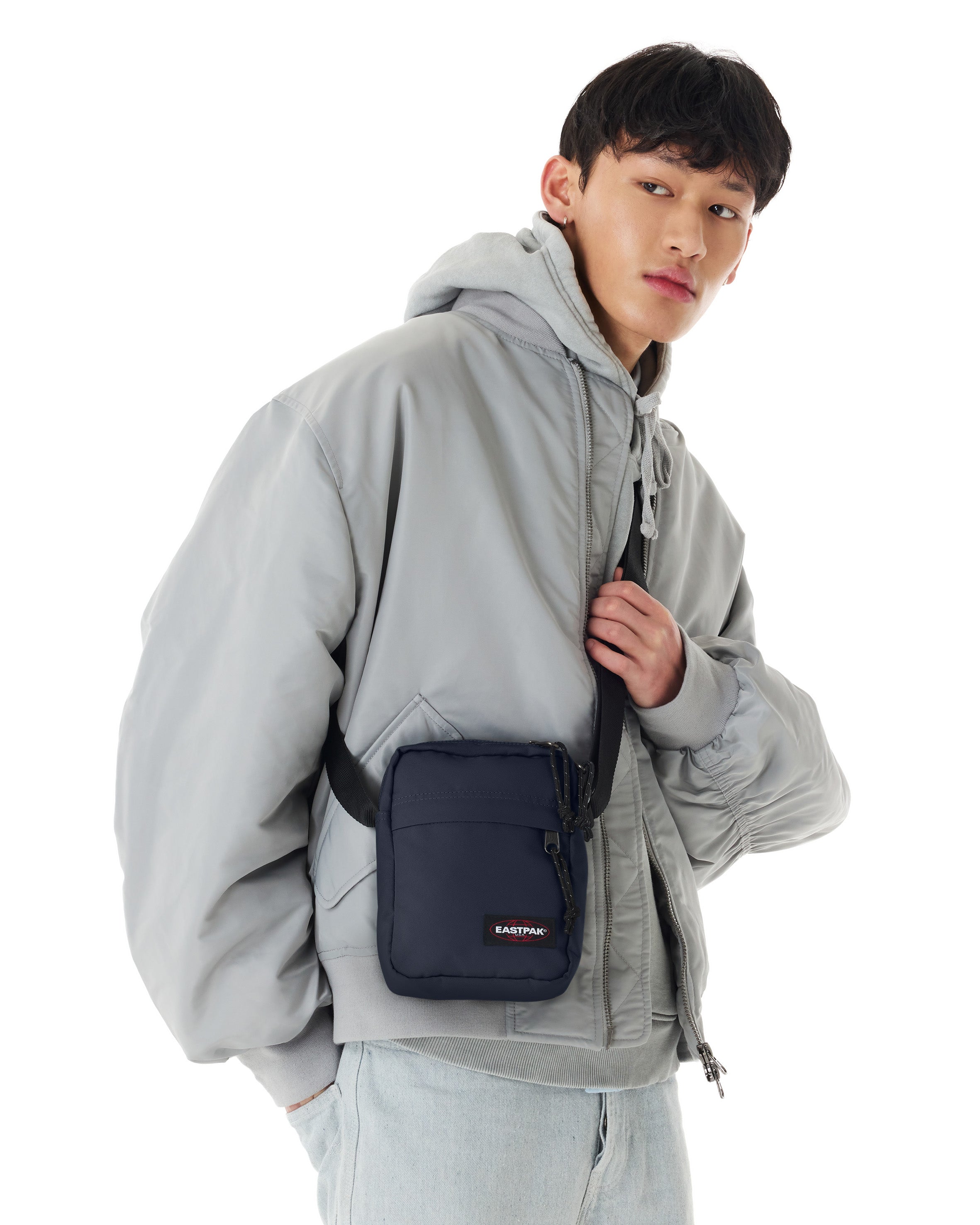 eastpak-the-one-ek000045-sac-bandouli-re-ultra-marine-petit-nylon image 4